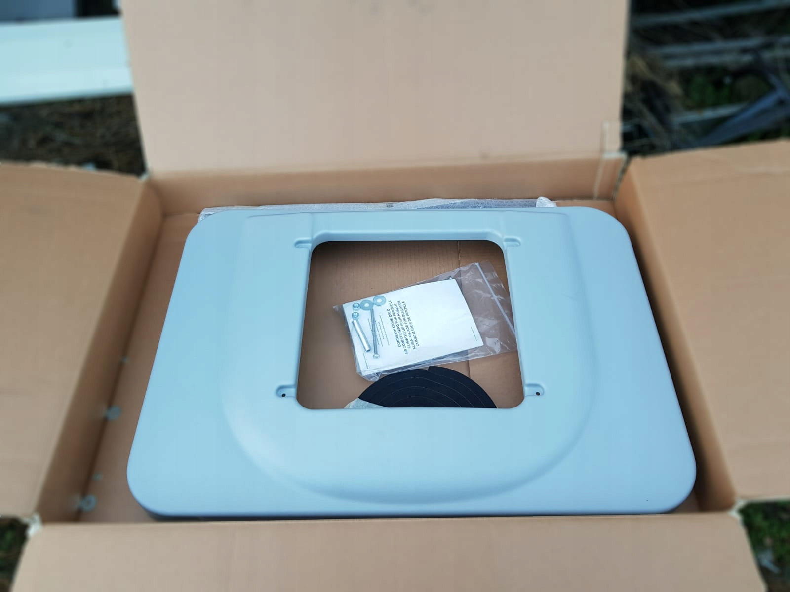 9033229A - КОМПЛЕКТ ДЛЯ УСТАНОВКИ КОНДИЦИОНЕРА IVECO RENA