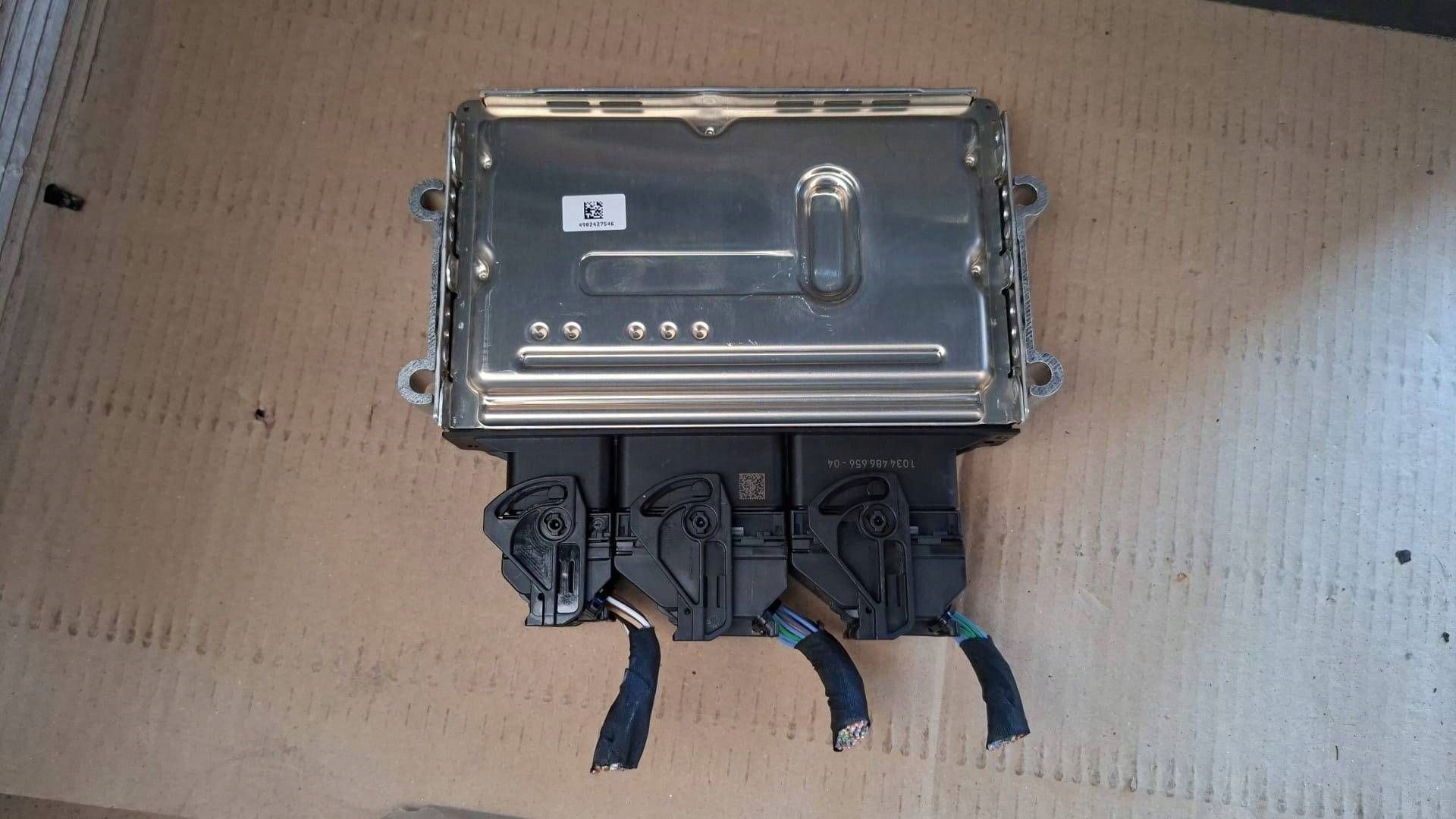 control unit ECU of the engine Renault Scenic E-Tech V 237D41000R