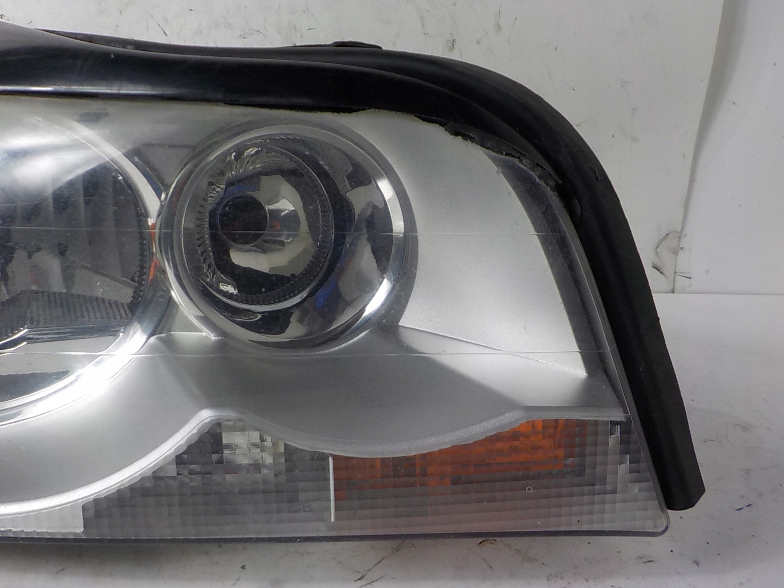 VOLVO XC90 and XENON LIFT light right front front UK