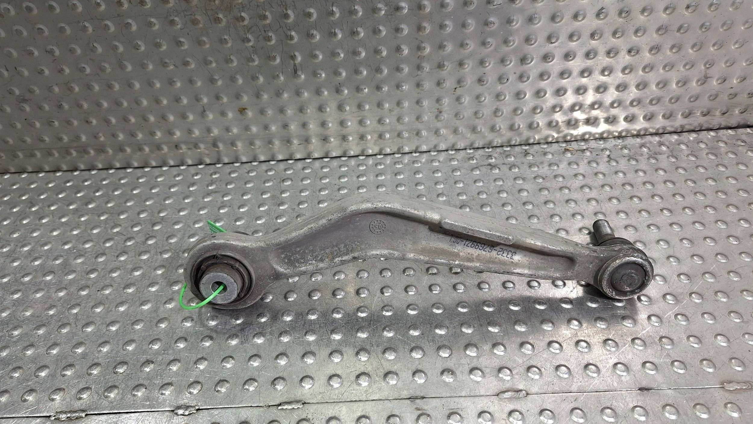 vilica lijevi stražnji dio 6769971 BMW E60 E61 E63 E64