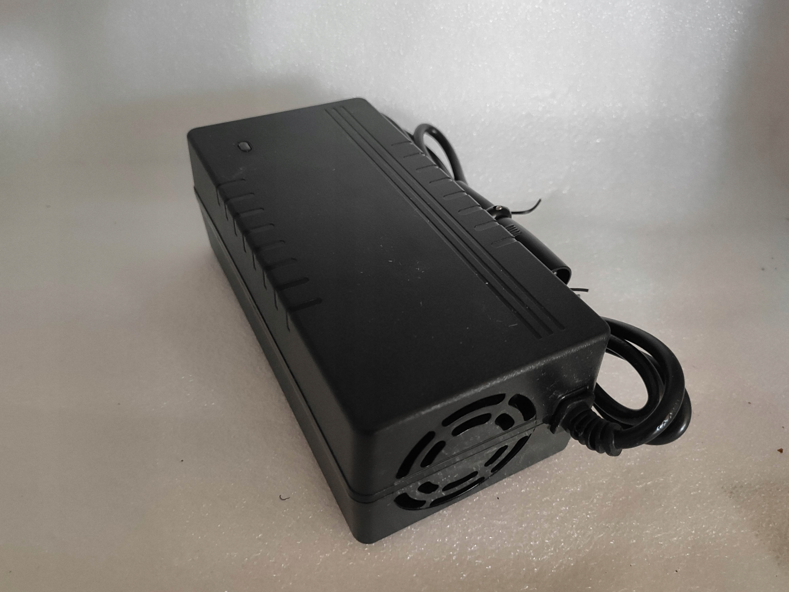 Ładowarka rower 36V 4A 3Pin Yamaha Giant Marka inna