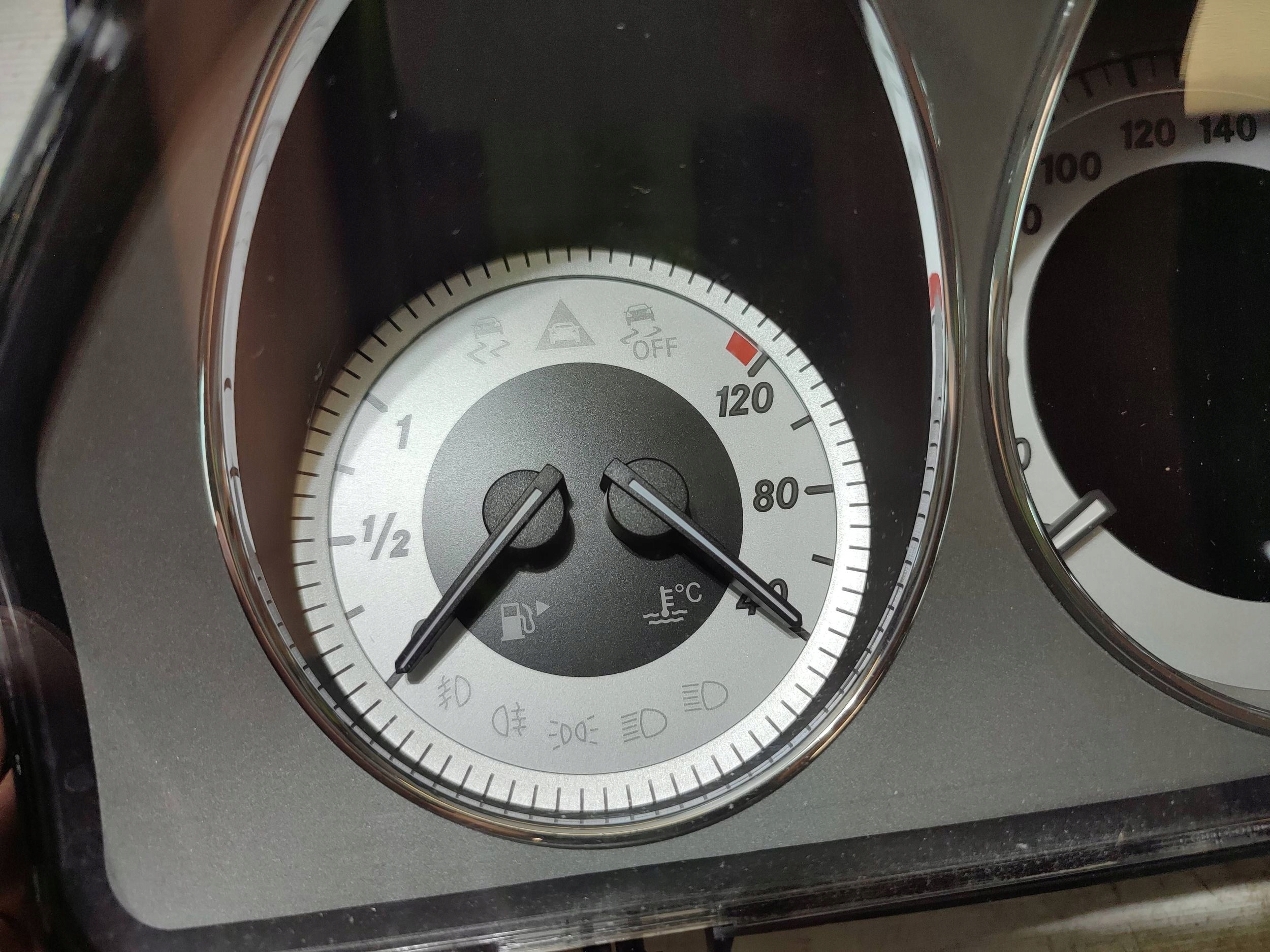 Mercedes-Benz GLK (X204) 2013 dials / Predkosciomierz