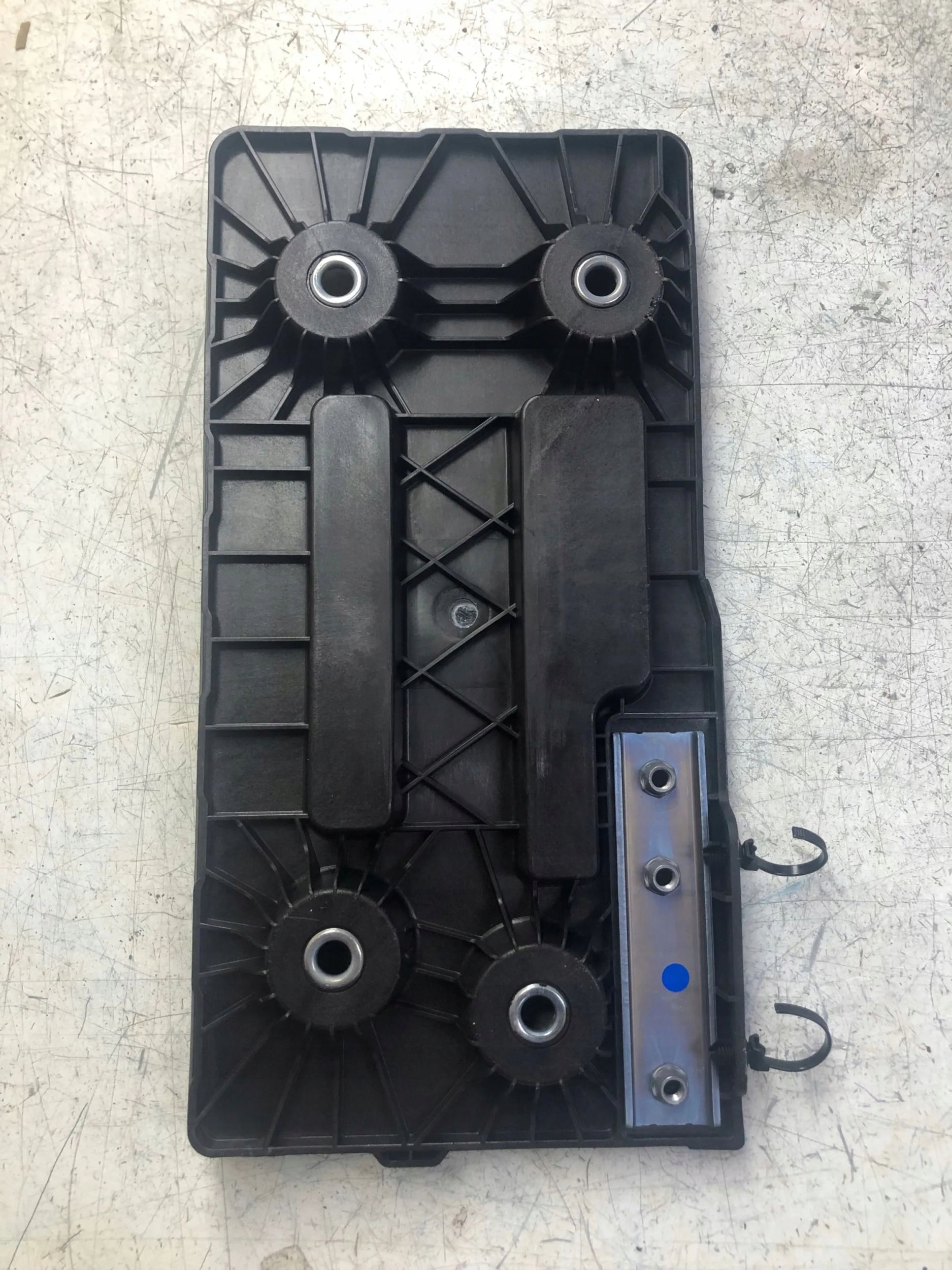 držač akumulatora VW PASSAT B8 3Q0804869