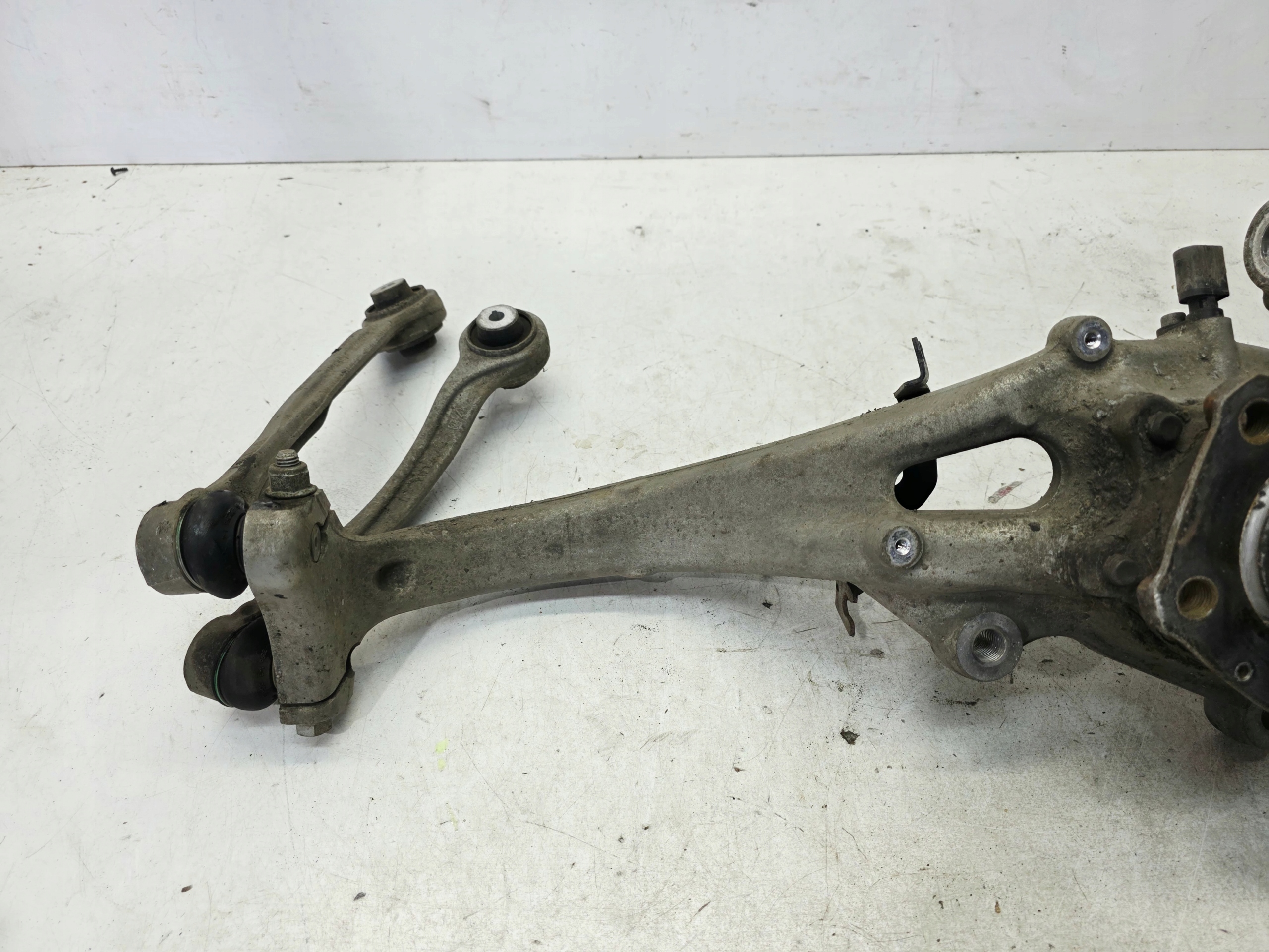 otoč čepu pravý předek AUDI A6 C8 4K0407242D 4K0407560D