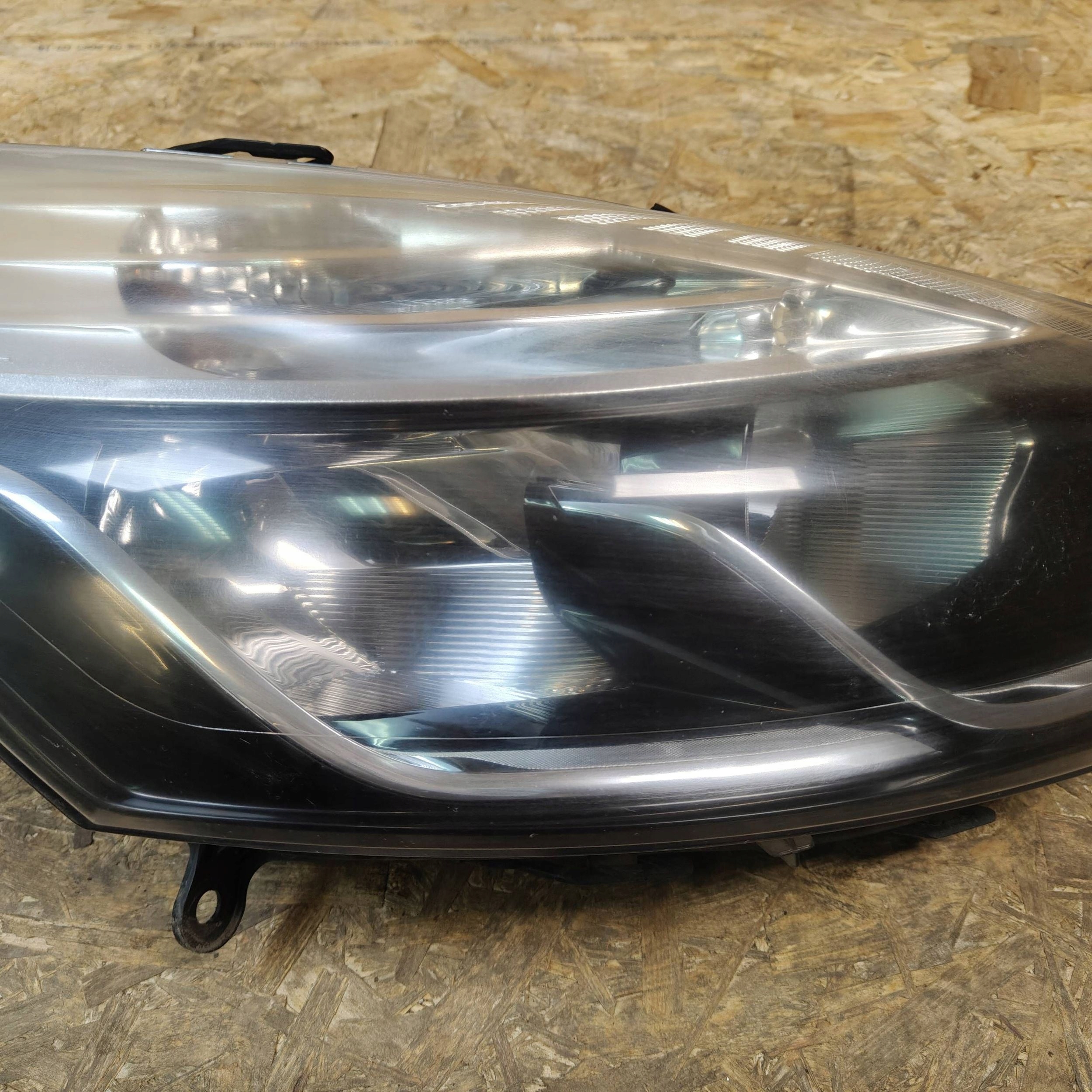 Reflektor front side right Renault Clio IV 260102796R