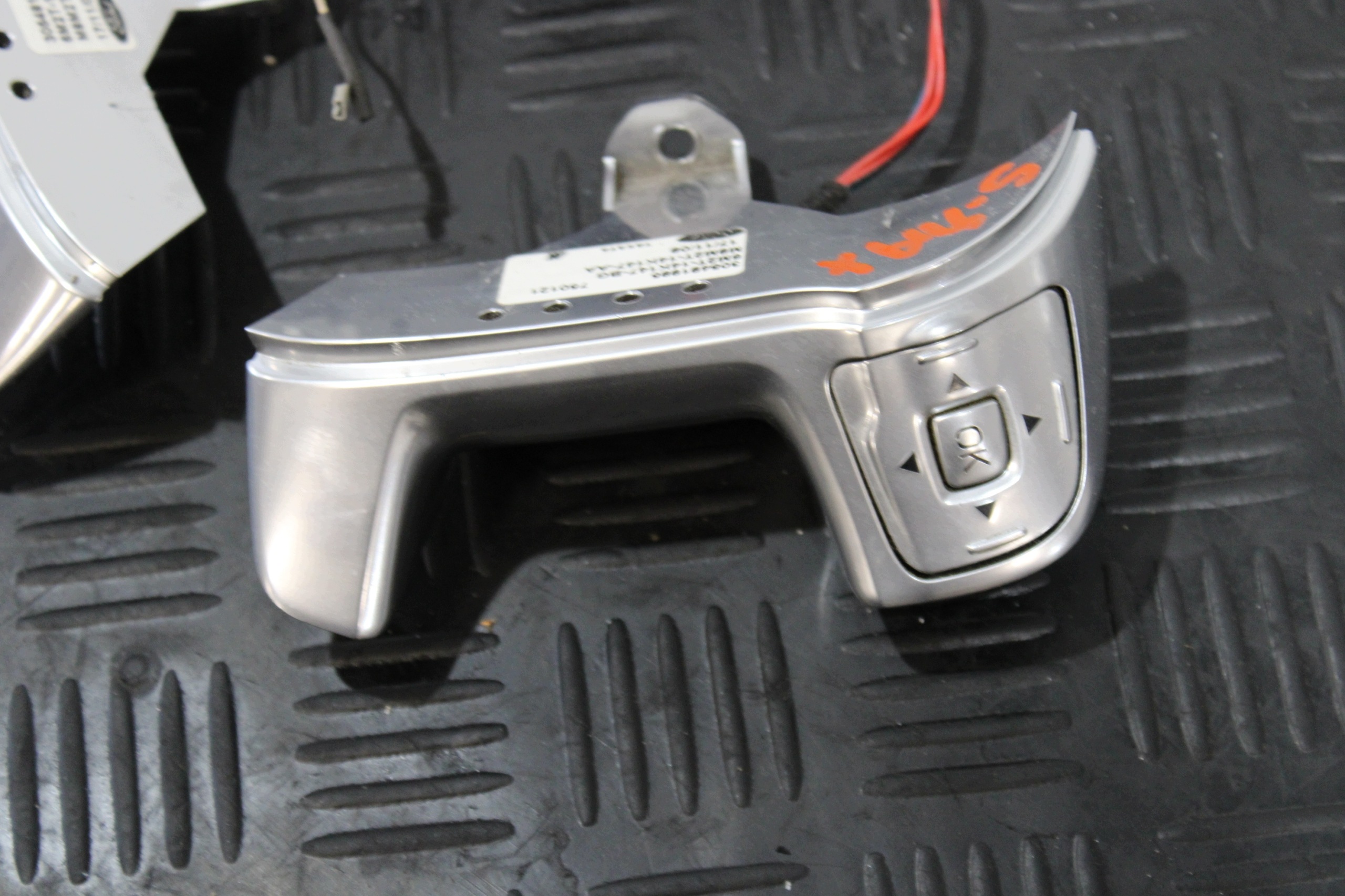 MULTIFUNKCJA des lenkrads 6M2T-14K147-AH FORD S-MAX MK1 2,2 TDCI