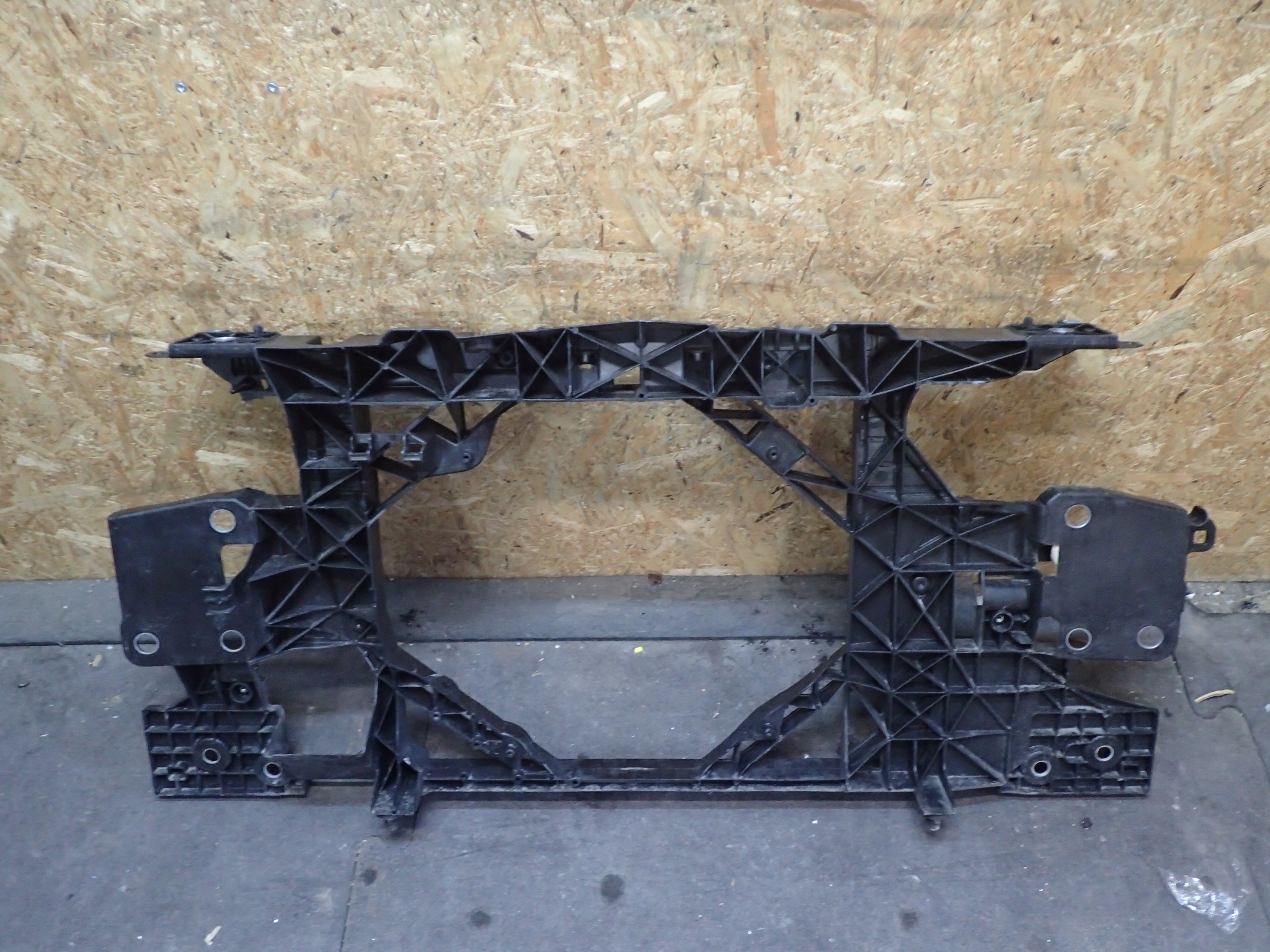 PAS PRZEDNI RENAULT MEGANE III 3 08- 752100004P Producent części Renault OE