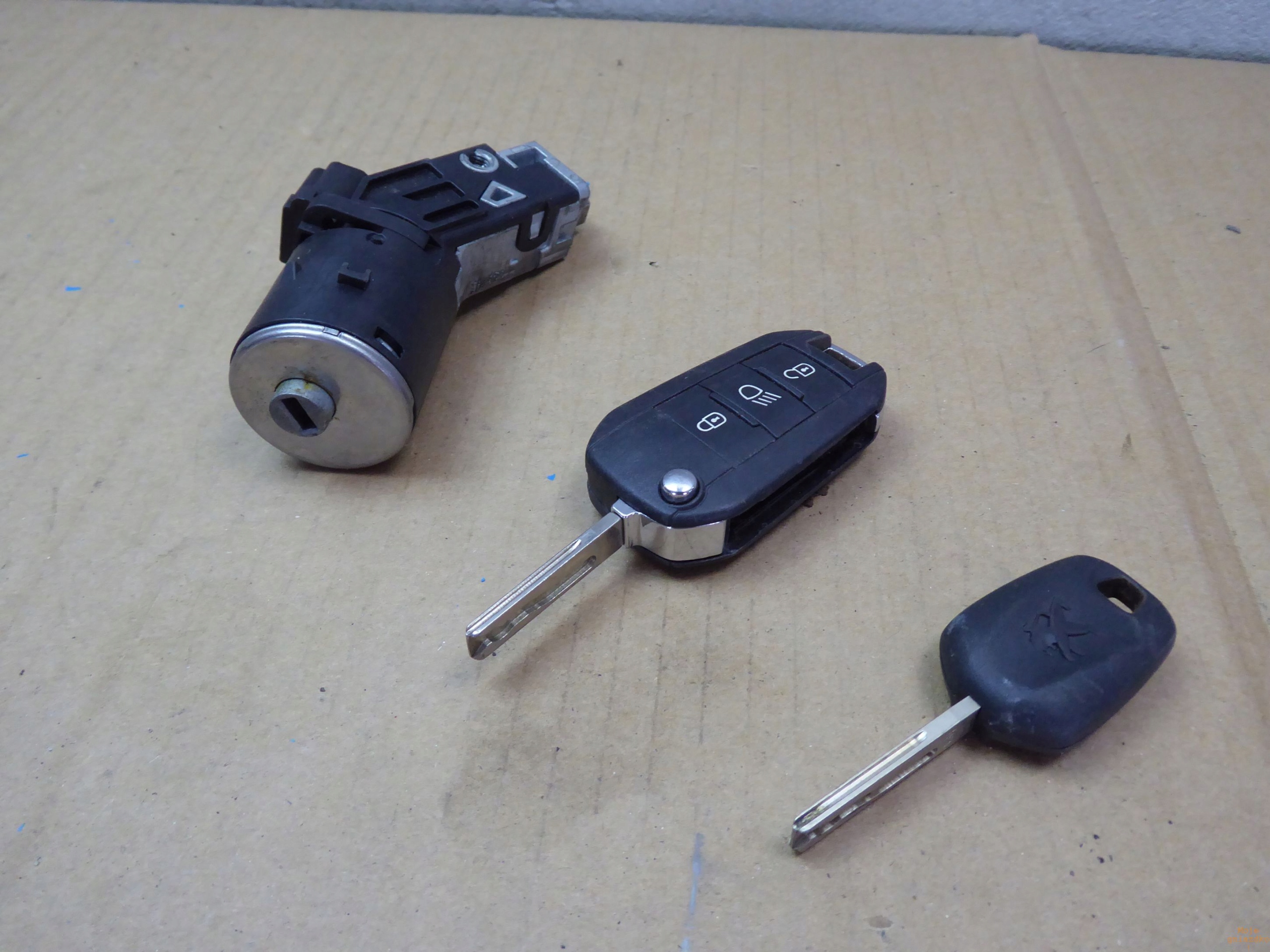 Ключ зажигания 2X PEUGEOT 208 96762547 36454600