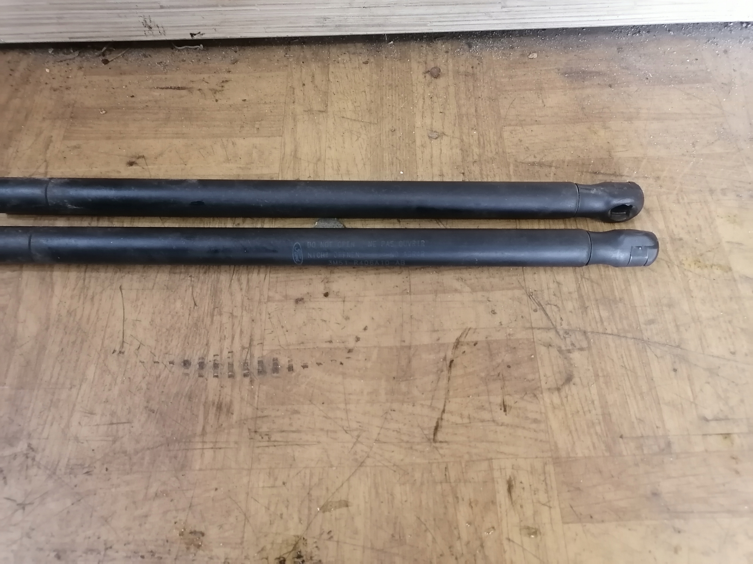 FORD FOCUS C-MAX MK1 Dämpfer Gasfeder heckklappe
