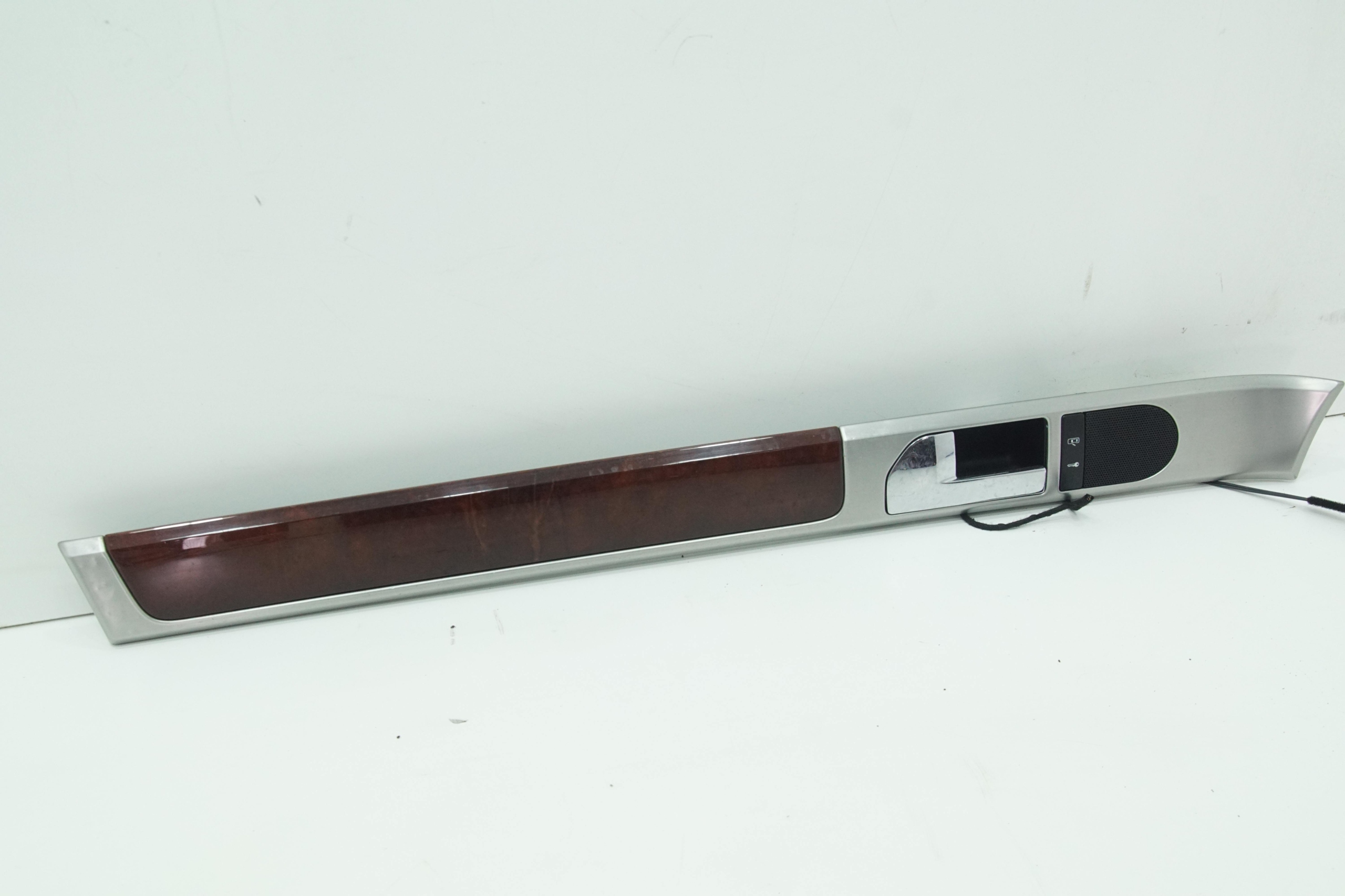 ОТДЕЛКА ДВЕРИ ЛЕВАЯ РУЧКА ДЕКОР TOUAREG И 7L 04