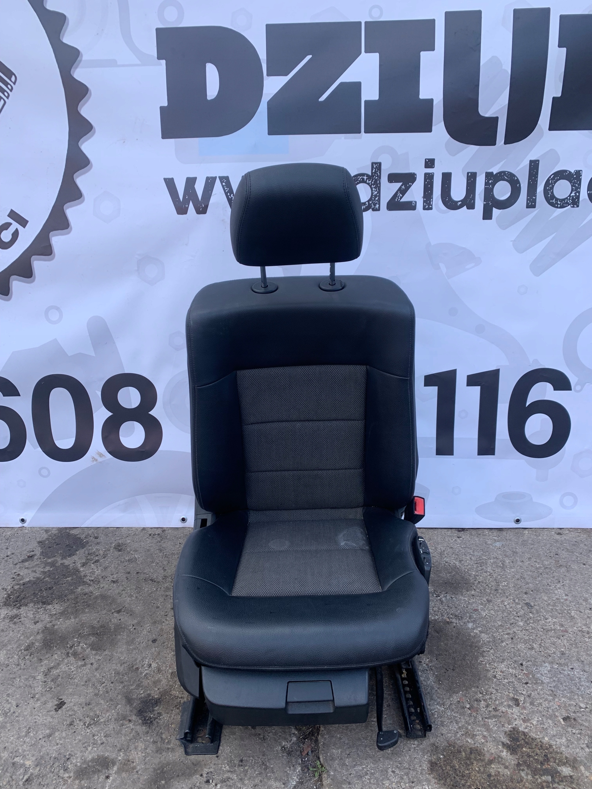 MERCEDES E-KLASA W212 Sitz rechts PASAZER