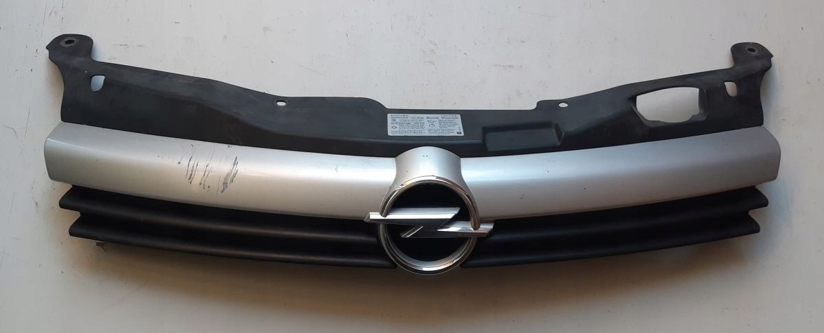 решетка радиатора opel Astra H 2004-2010