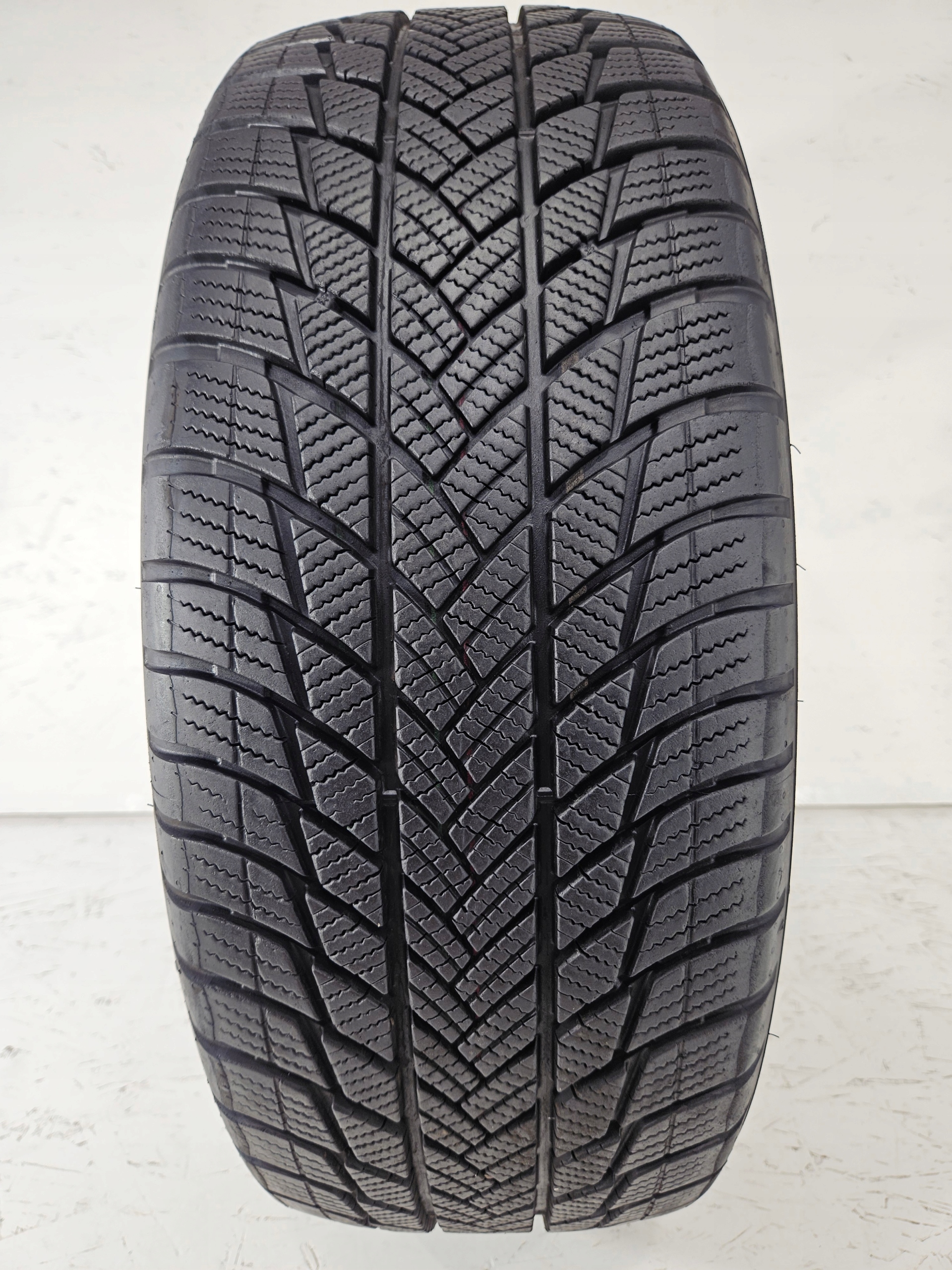 Opona Bridgestone Blizzak LM001 215/55r18 95T