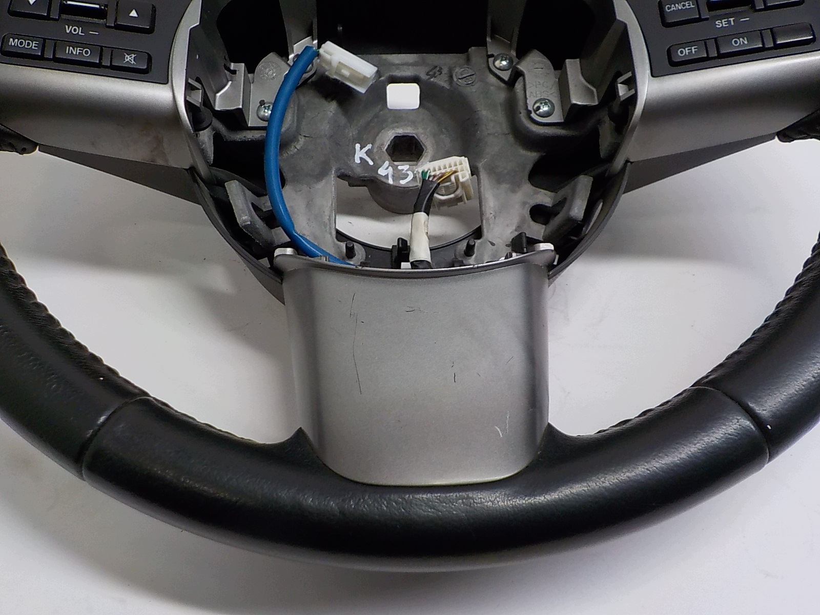 MAZDA 2 DEMIO II volant kůže MULTI TEMPOMAT