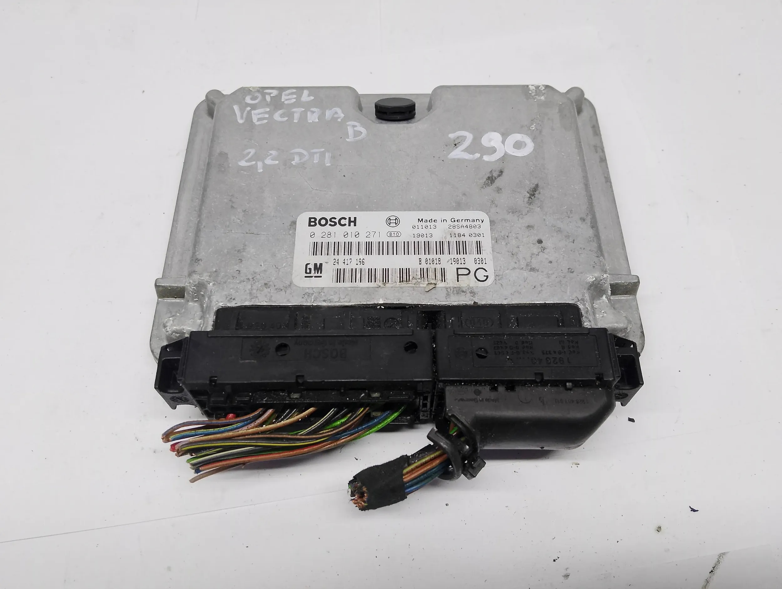 computer control unit of the engine Opel Vectra B 2,2 DTI 0281010271 24417196
