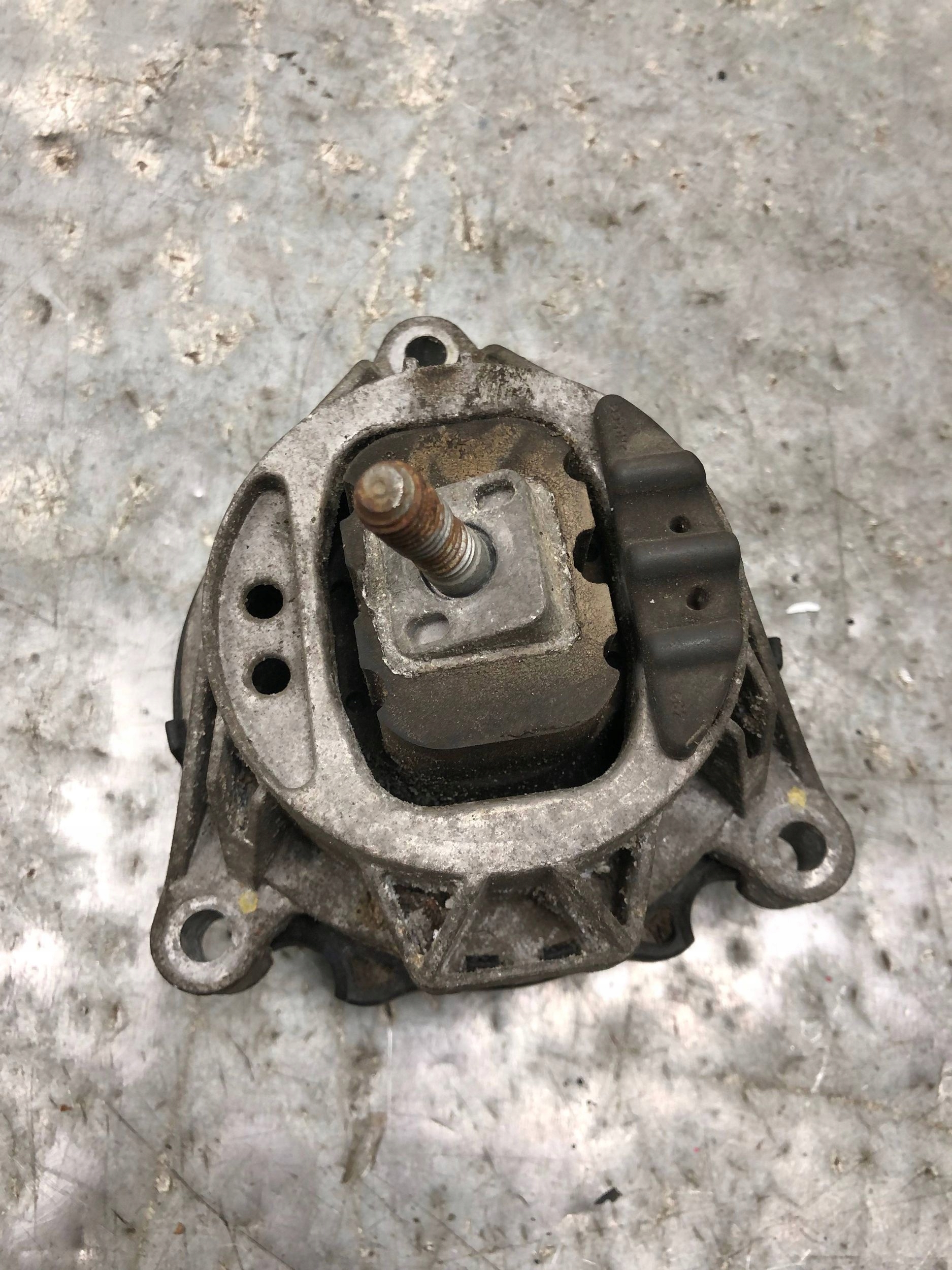holder engine mount BMW F30 6850482