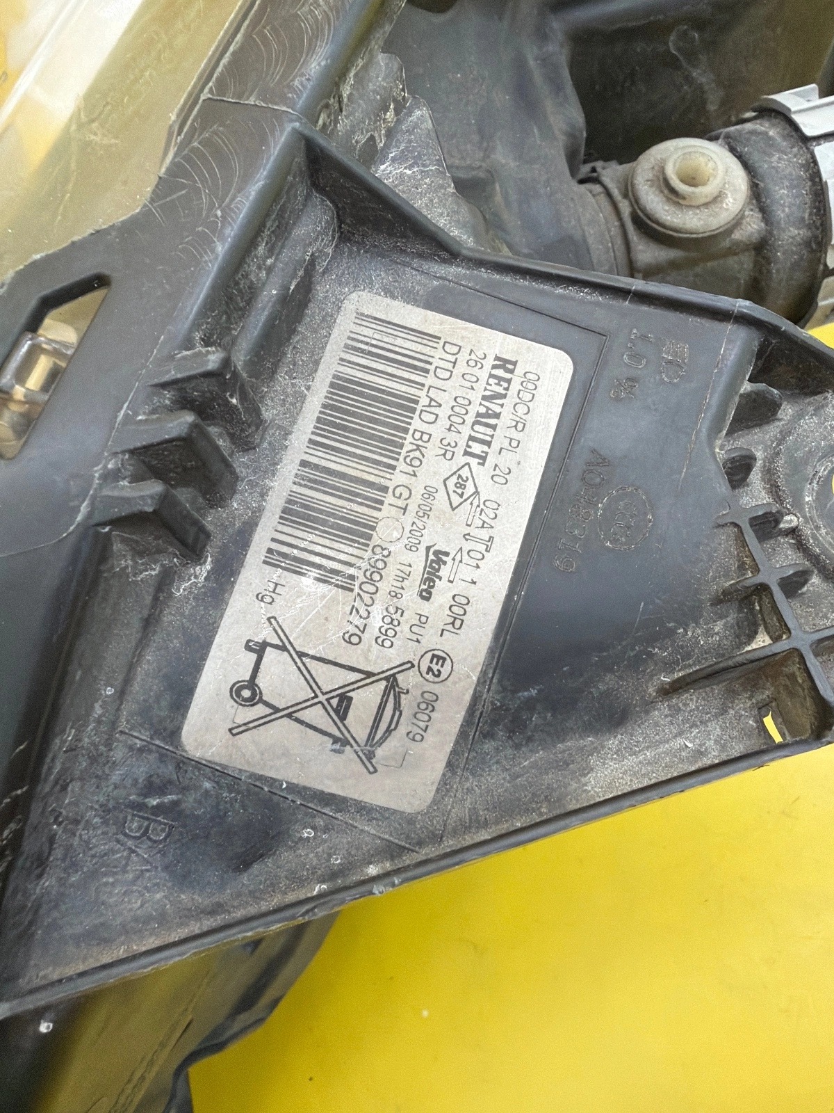 light right Renault Laguna III 3 Xenon 2007- 260100043R
