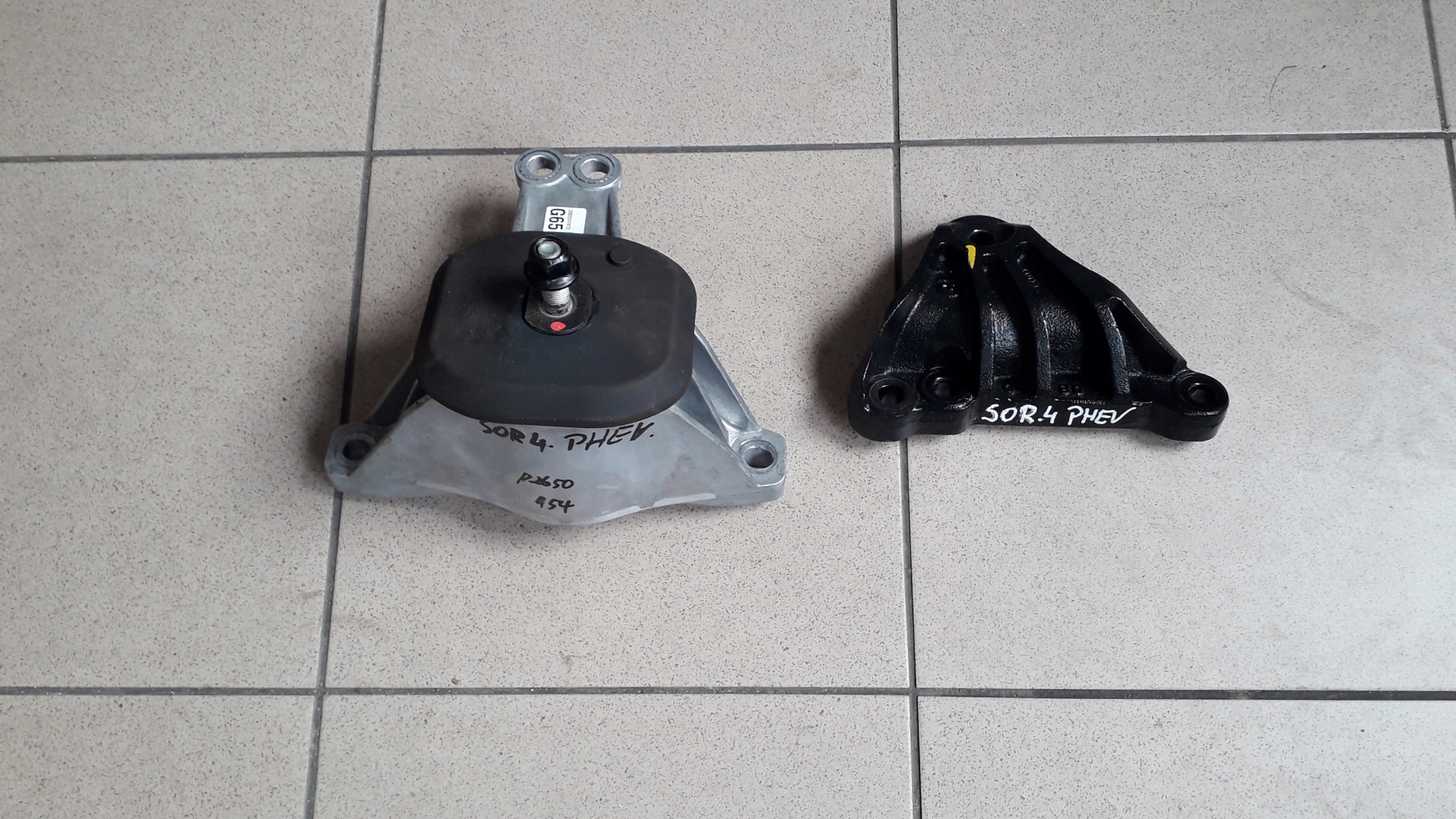 KIA SORENTO IV 2020- 1.6 PHEV PODUSZKA SILNIKA