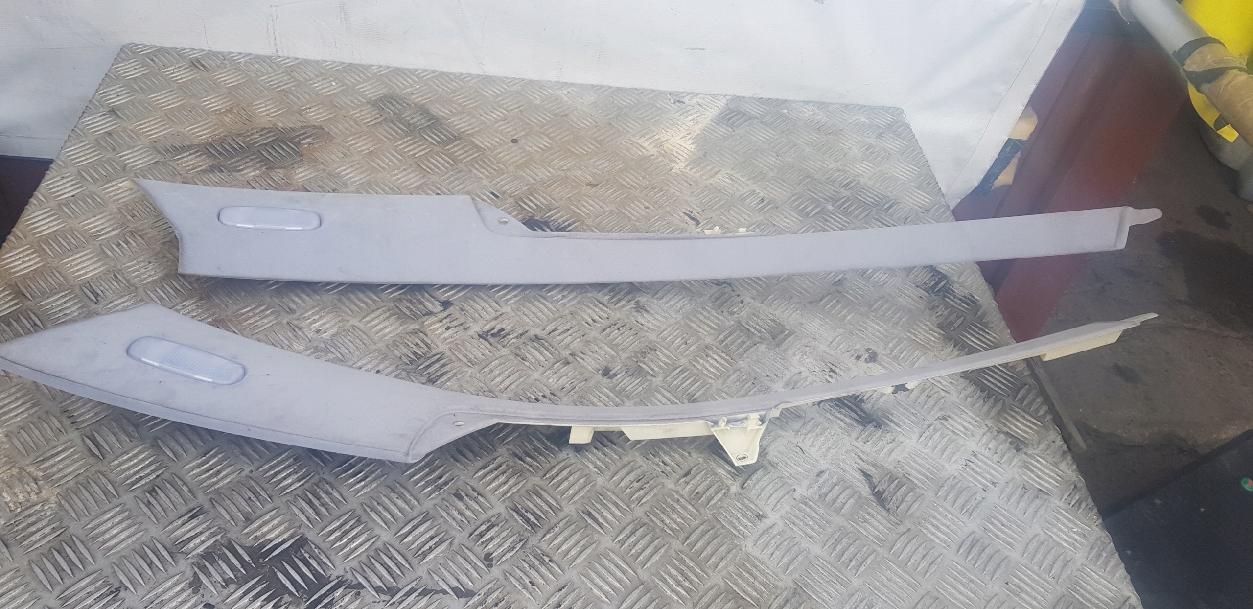 W203 cover SLUPKA rear part left right 2036902625