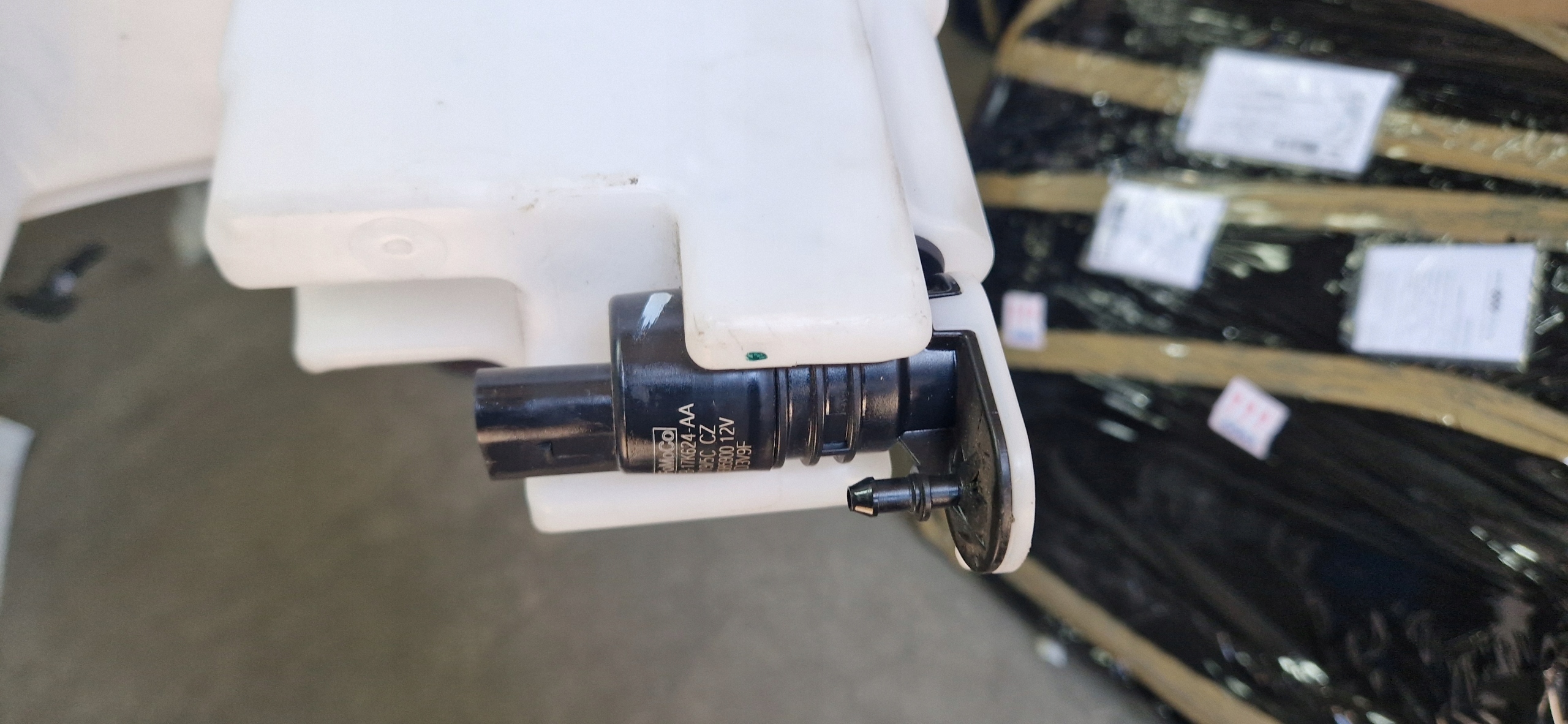 Behälter Spritzdüse FORD FOCUS MK4 neu KOMPLET