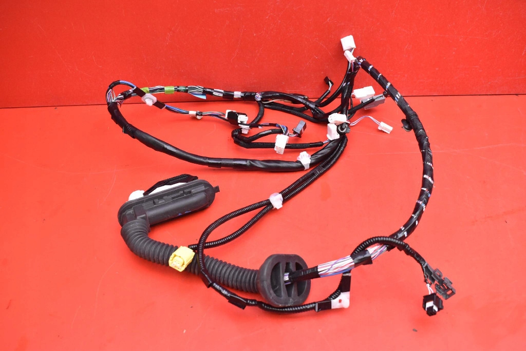 bundle door left front 82152-42P00 TOYOTA BZ4X 204 KM 22