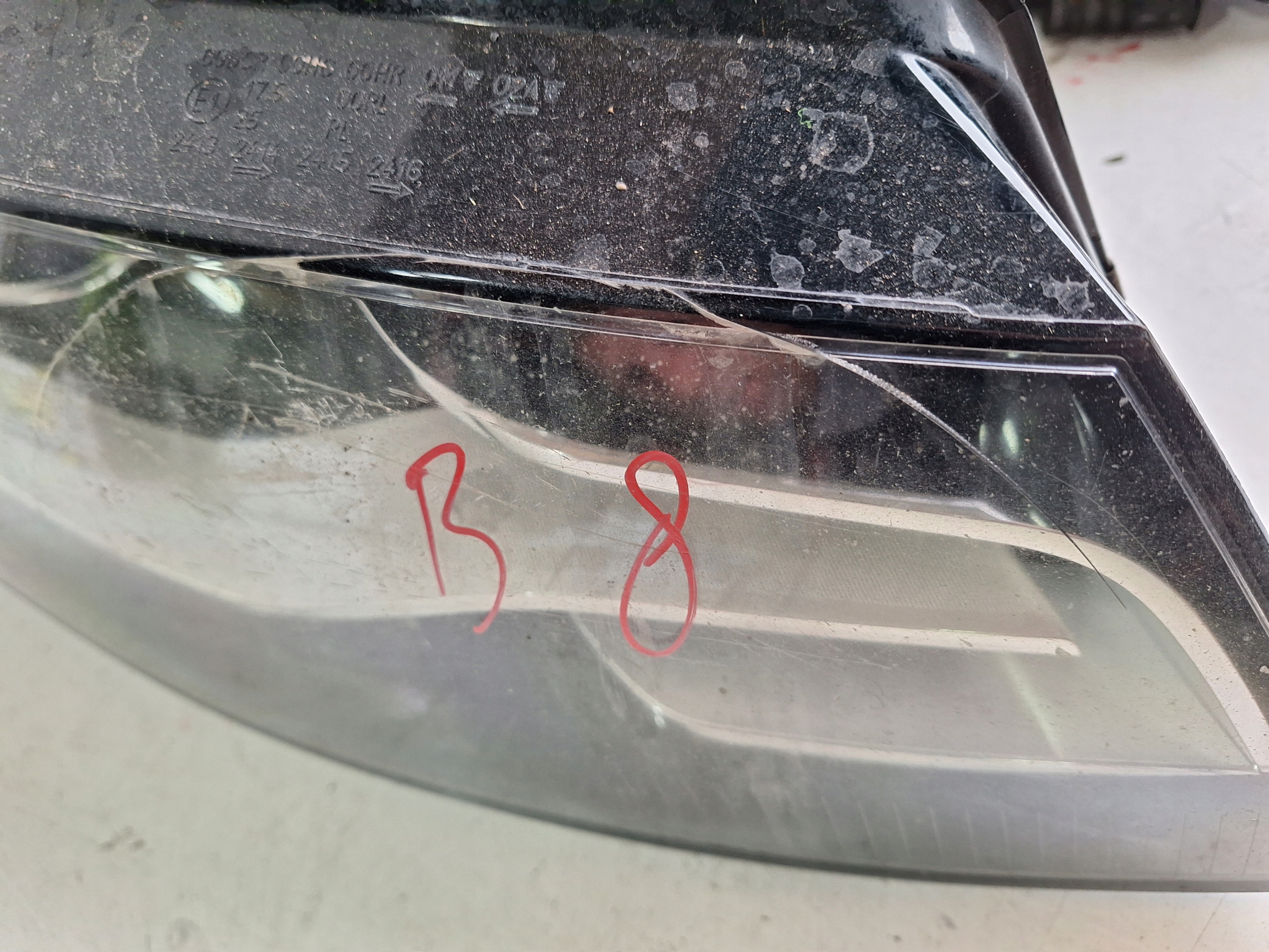 AUDI A4 B8 8K 08-11 light left XENON UK