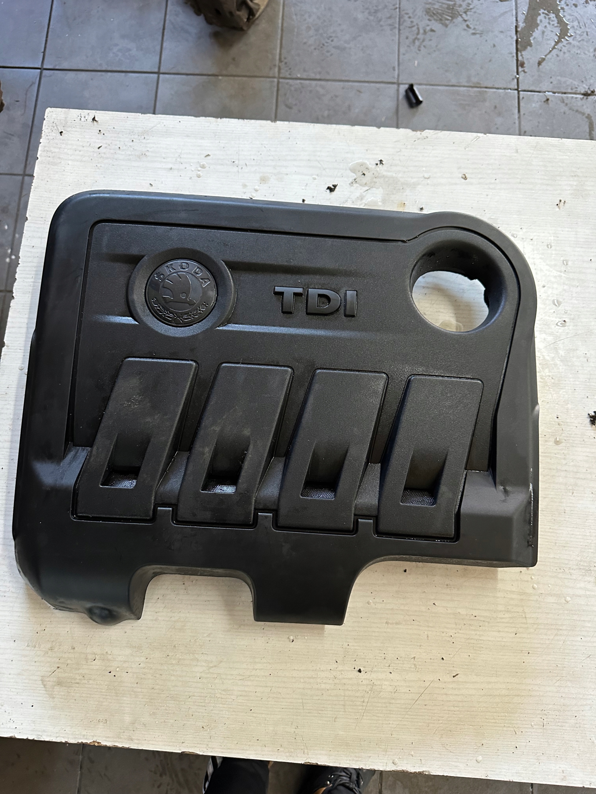 SKODA 2.0 TDI cover cover engine front 03L103925T