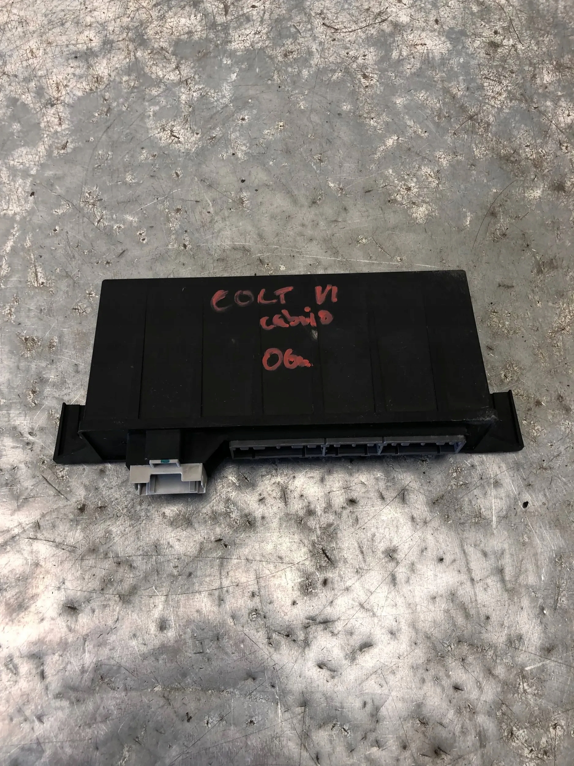 module control unit roofs MITSUBISHI COLT VI CABRIO 9557610