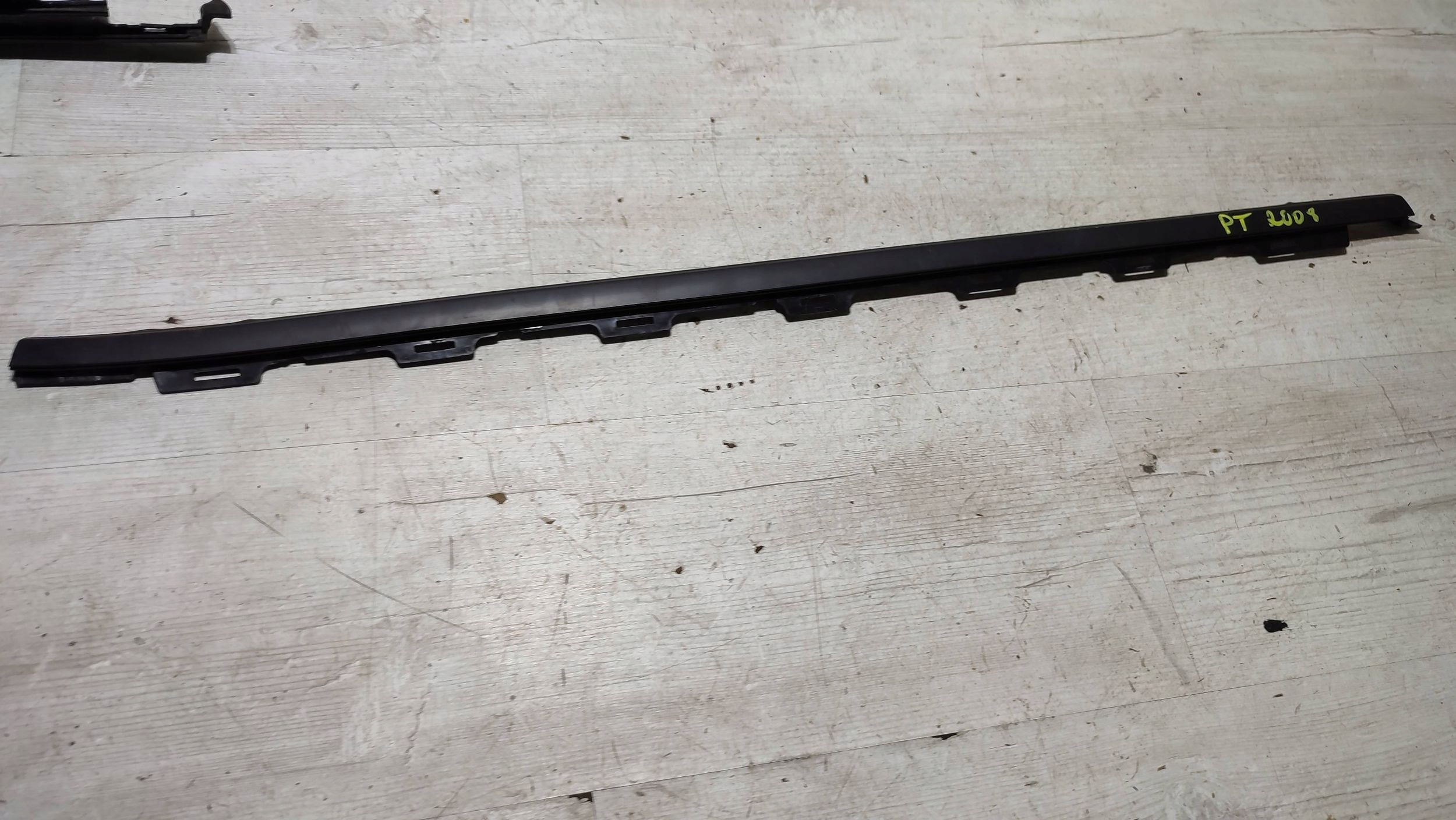 Peugeot 2008 and 2018 rear part side right gasket moulding windows