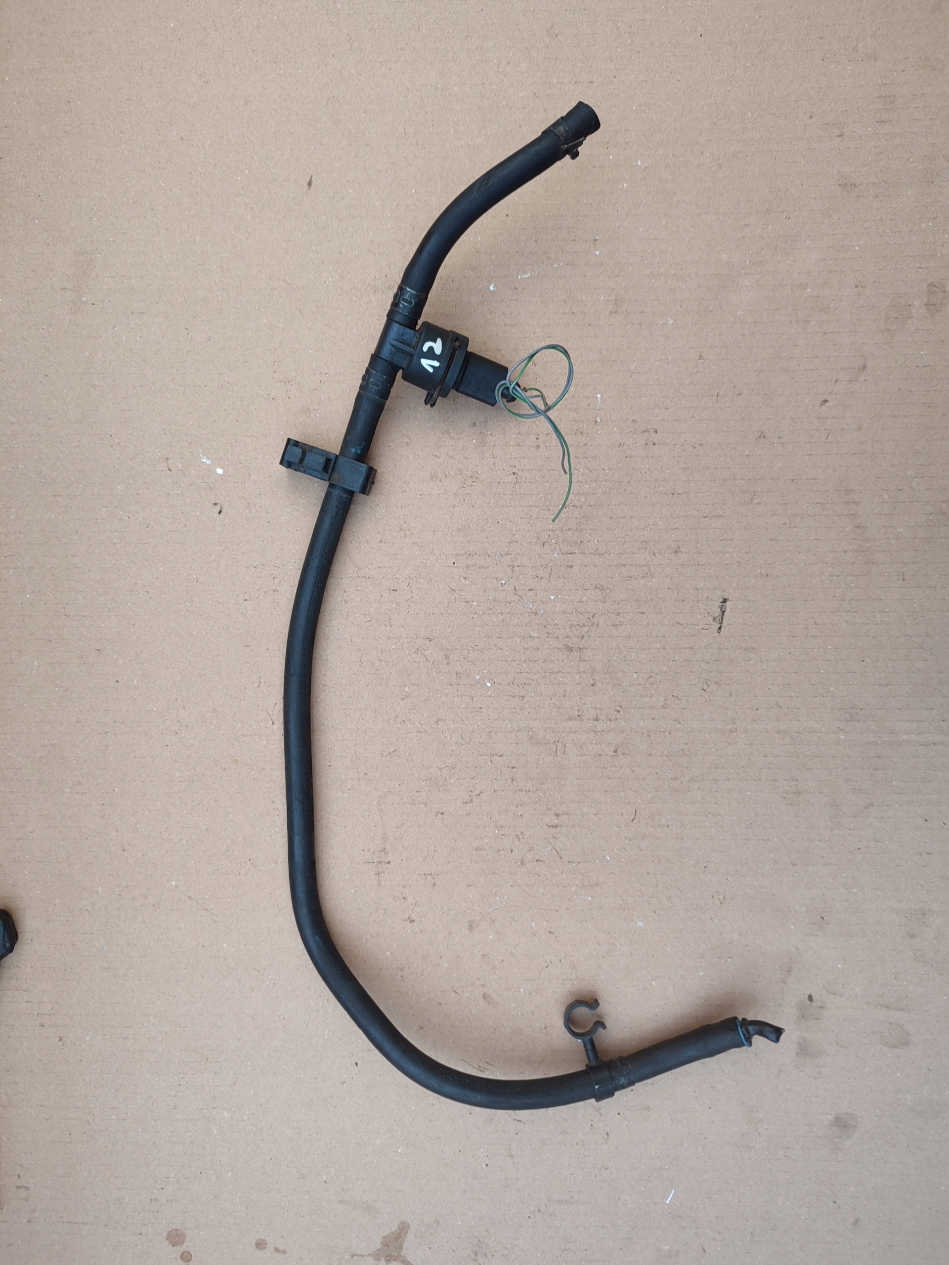 Sensor TEMPERATURY des Kraftstoffsbehälters Schläuche VW AUDI 038906081B