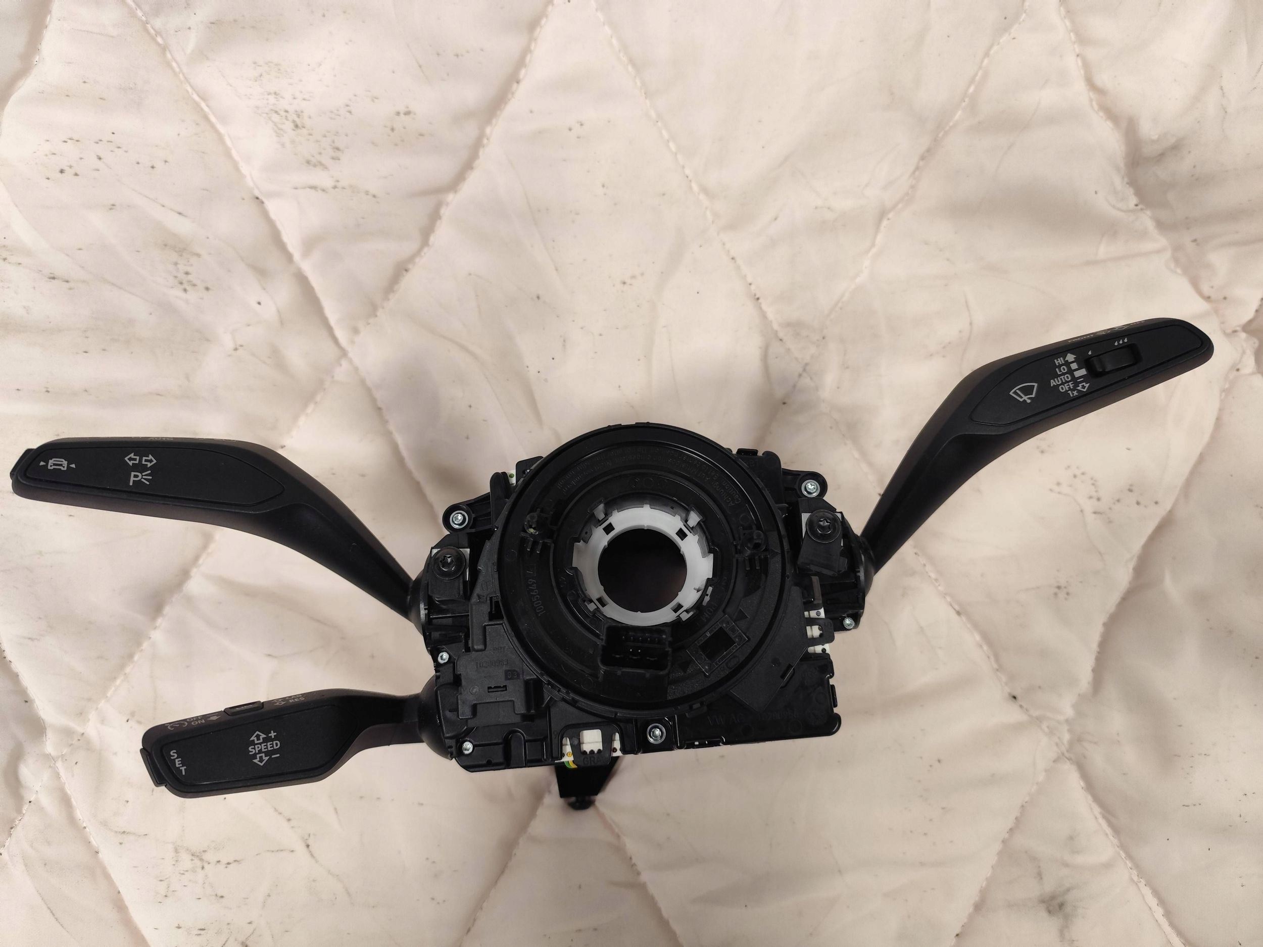 AUDI Q3 II 83A steering wheel levers and controls ring control 82A953521NB