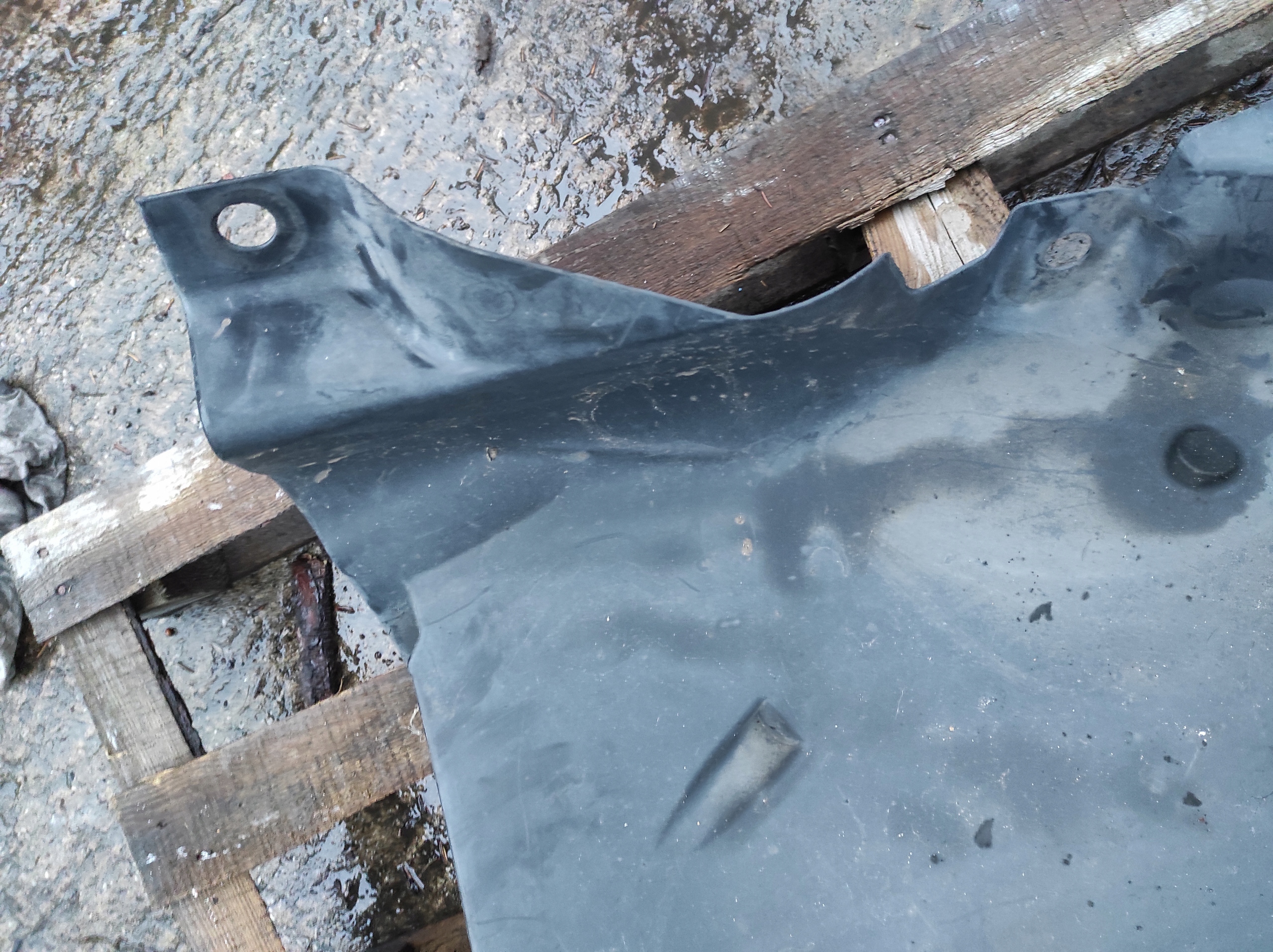 mudguard right front front part CLIO IV 638458298R