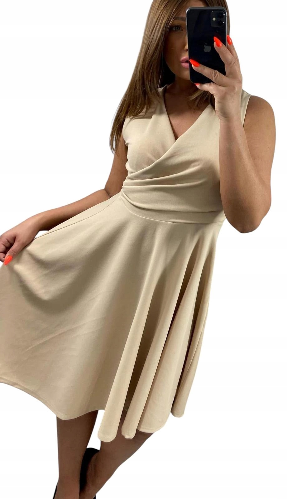 V641 Rozložená Elegantní Šaty S Obálkovým Výstřihem Béžová vel. 40