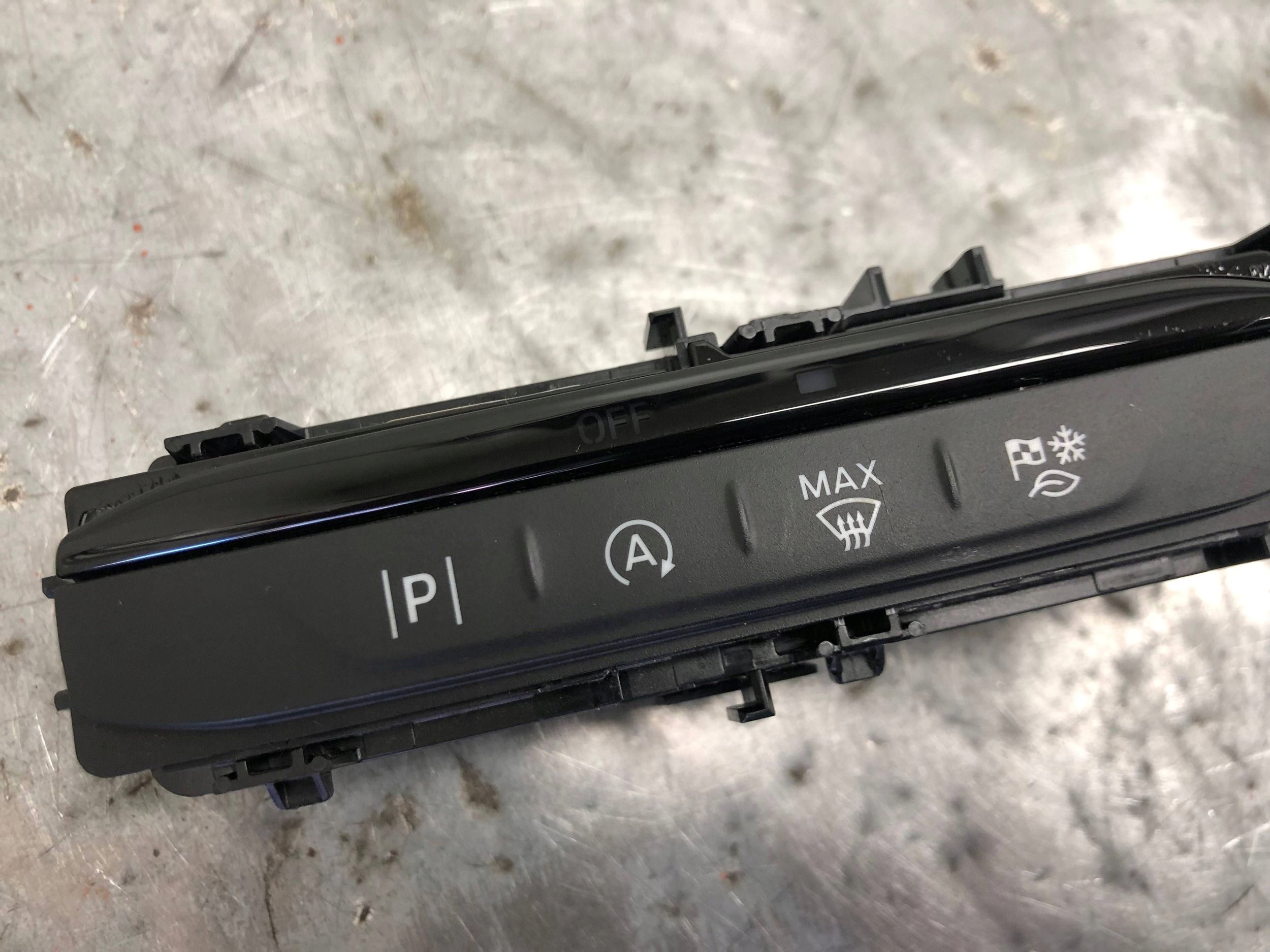PRZYCISKI Commandes Console FORD FOCUS MK4 NX7T-18K811-AME