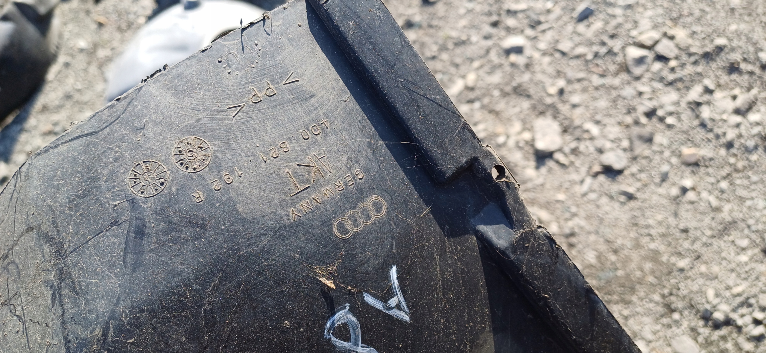 AUDI A8 D2 mudguard right front rear part 4D0821192R