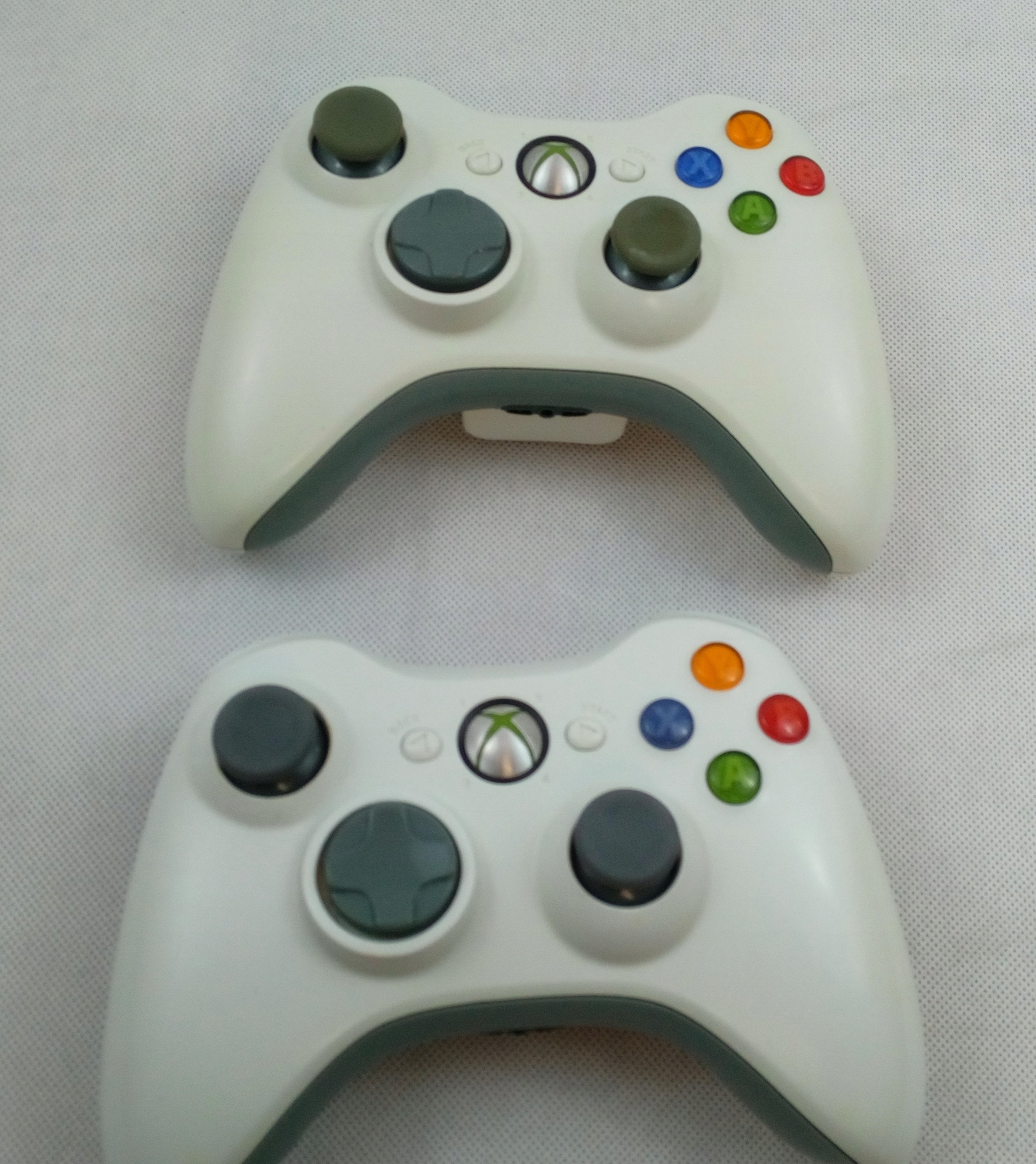 KONSOLA XBOX 360 SLIM S PADY KINECT GRY ZESTAW XXL Rodzaje odtwarzanych nośników Blu-ray CD-ROM DVD-ROM