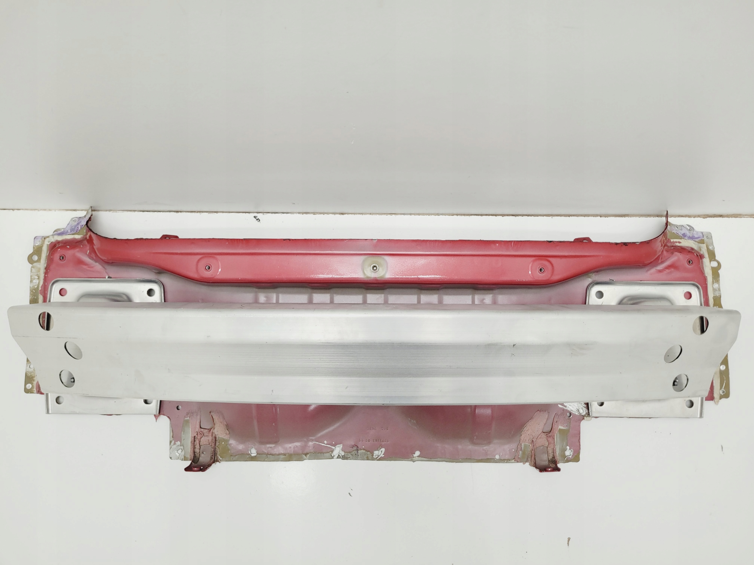 TESLA MODEL 3 PAS TYLNY