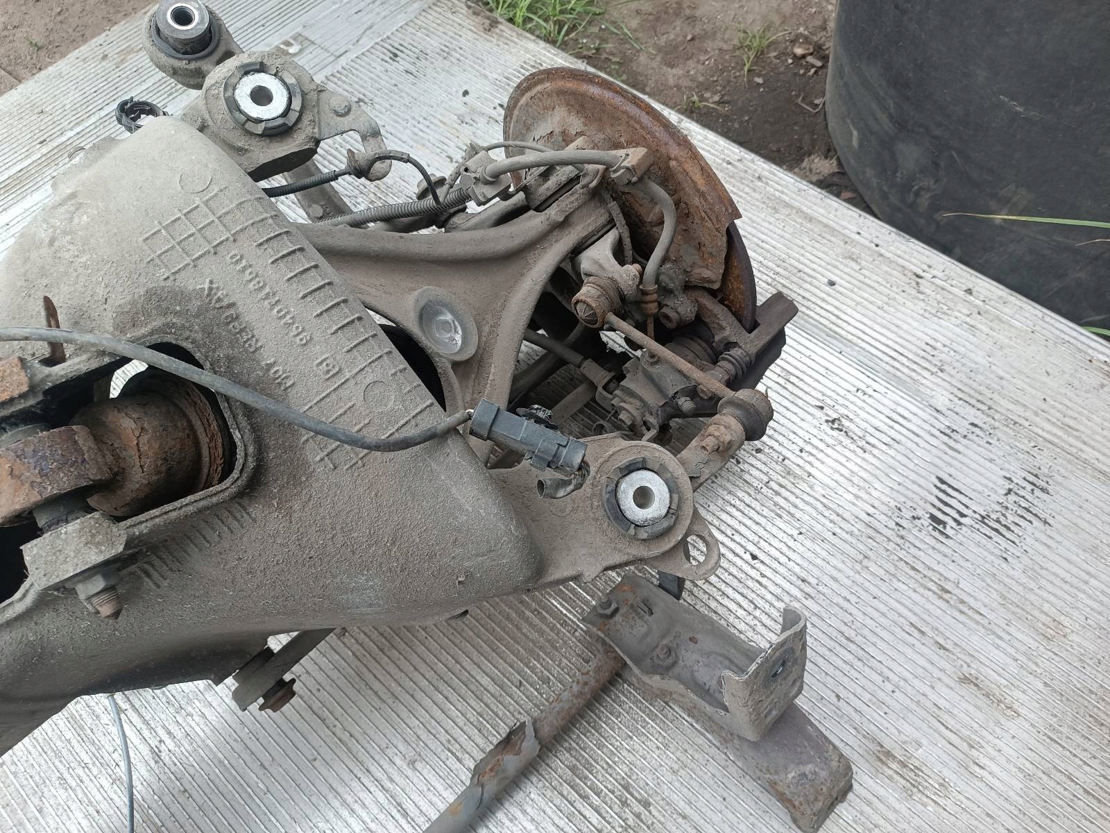 BELKA OŚ ZAWIESZENIA TYŁ PEUGEOT 407 I COUPE Wersja Europejska