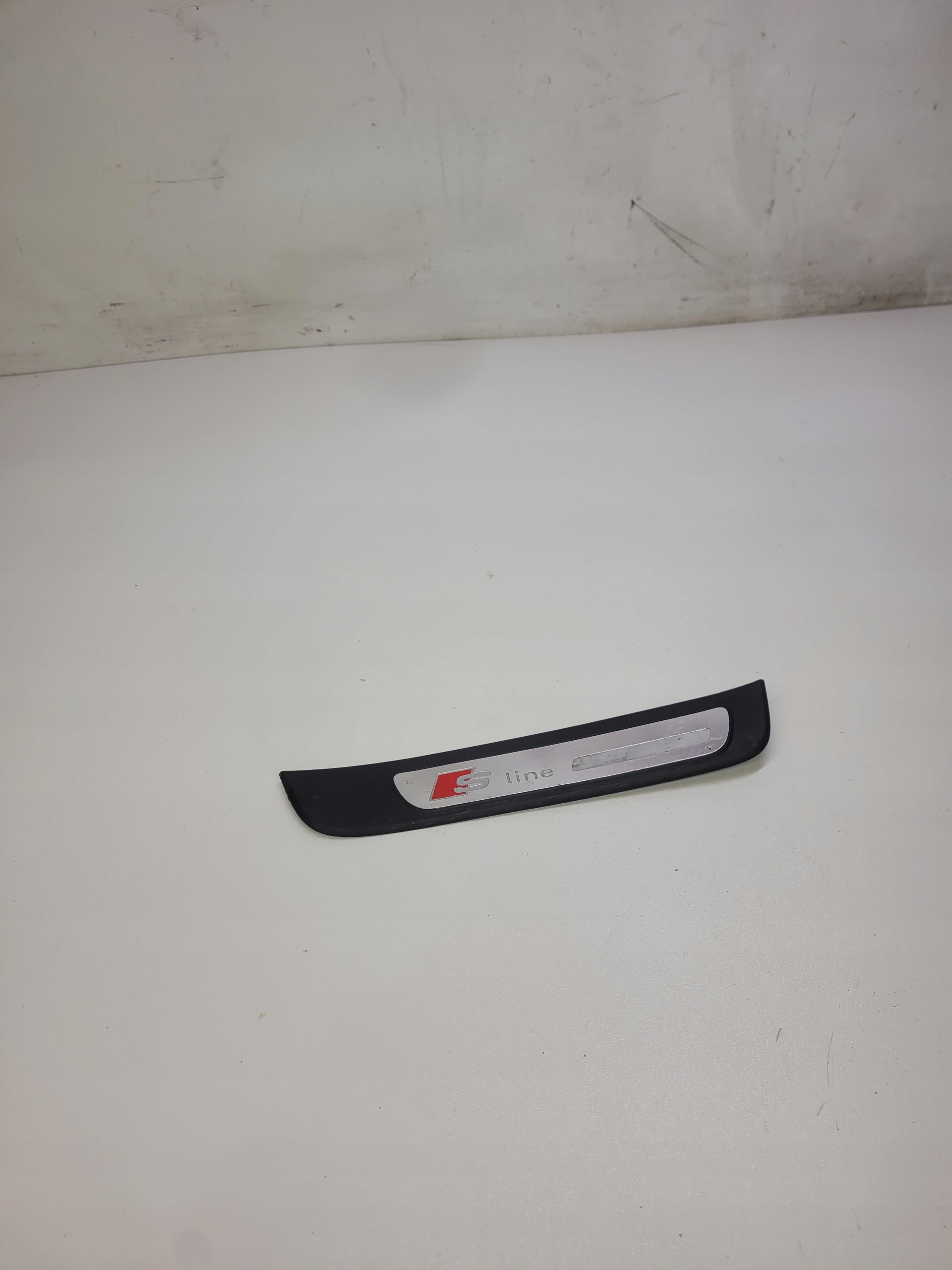 moulding threshold right rear part AUDI A4 B8 8K0853376B