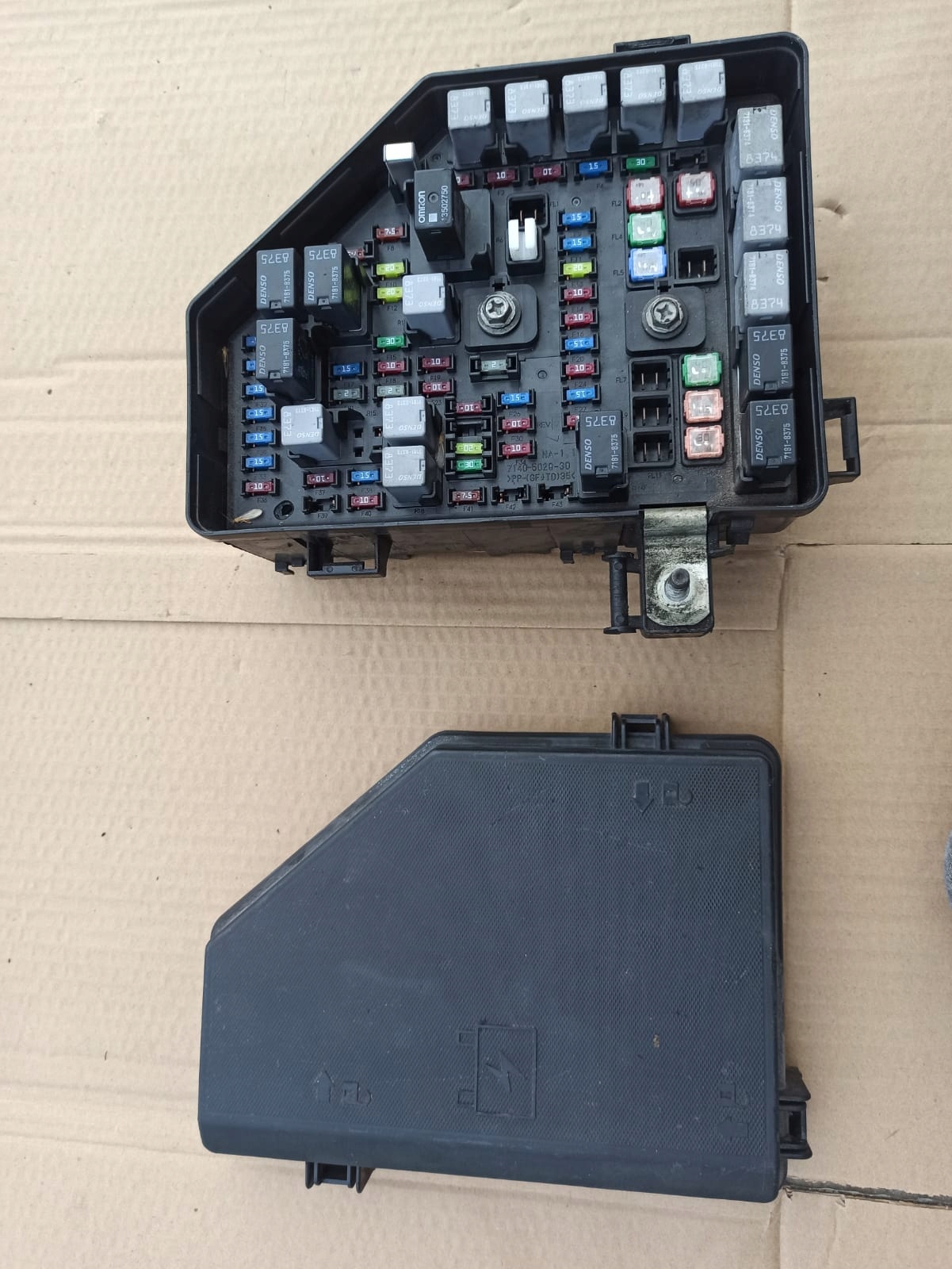 Cadillac CTS II 2007-2014 skrzynka bezpieczników