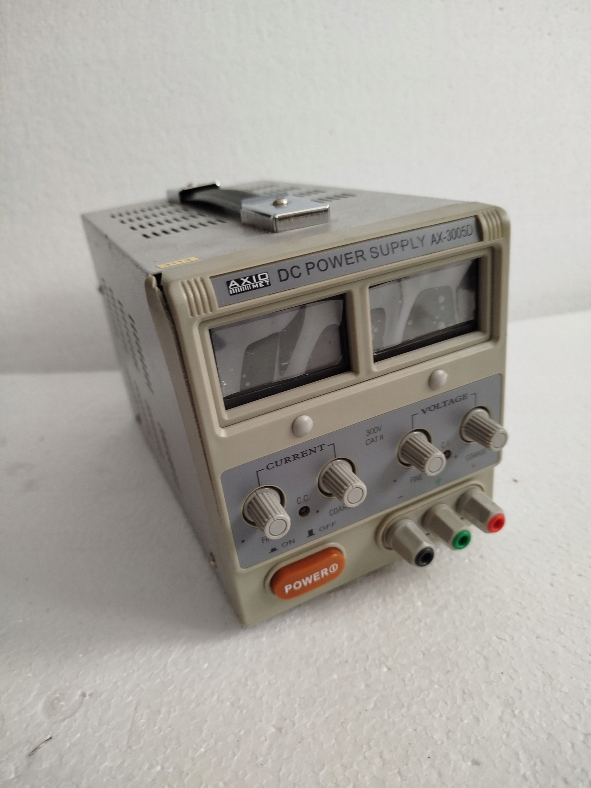 ZASILACZ AX-3005D LABORATORYJNY JEDNOKANAŁOWY LCD