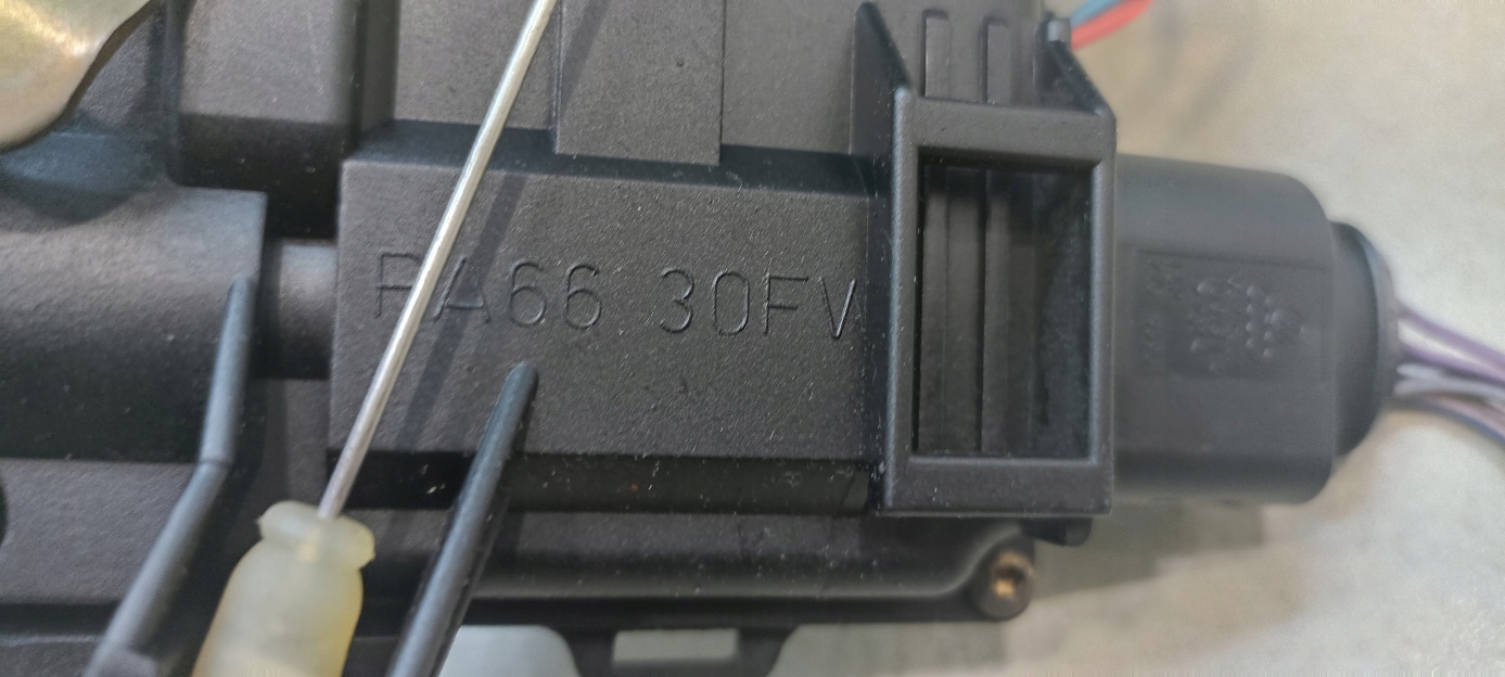 lock door right rear part AUDI A6 C5 2.5 TDI AUTOMAT