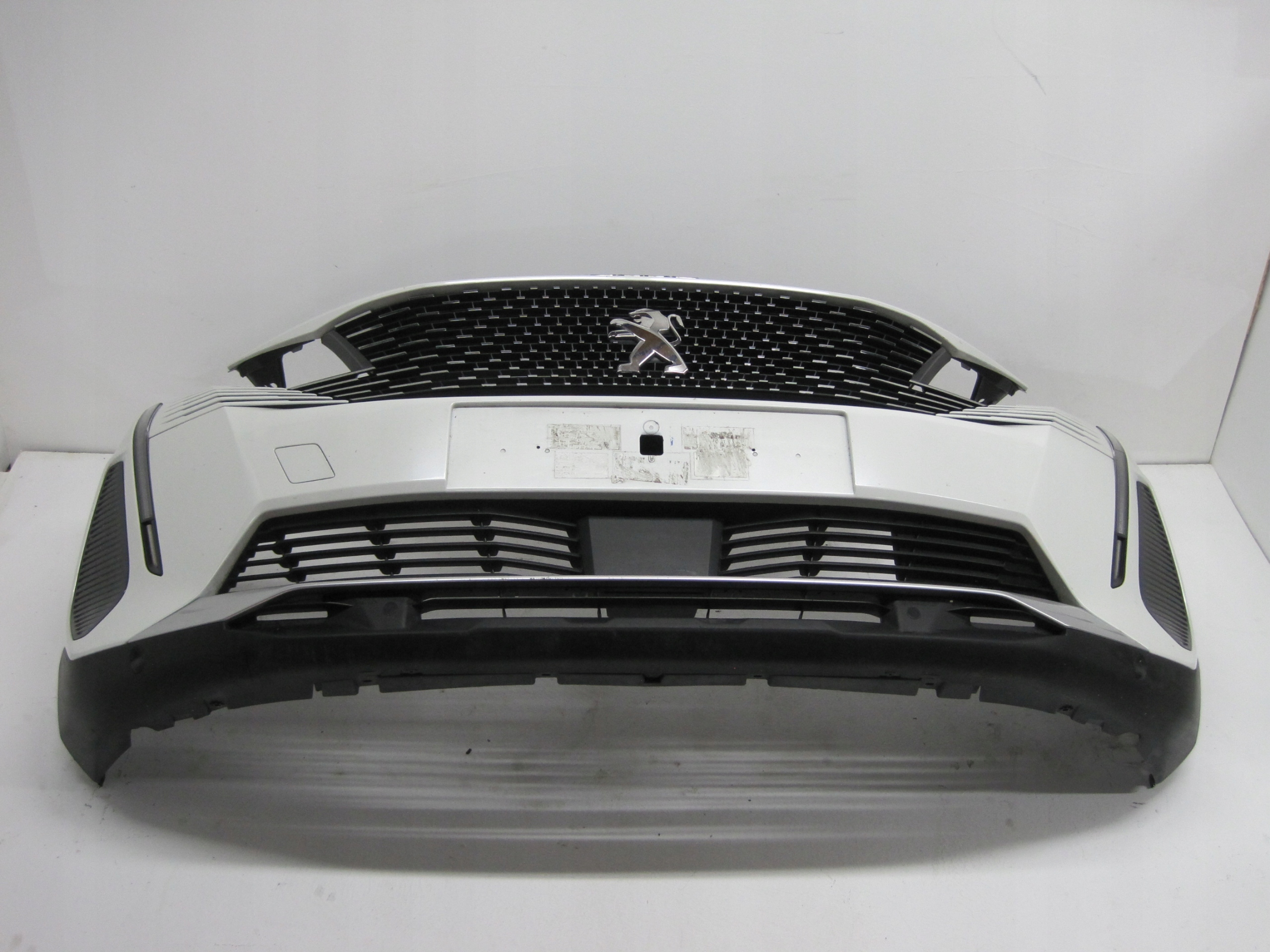 bumper front PEUGEOT 3008 II 6 PDC front