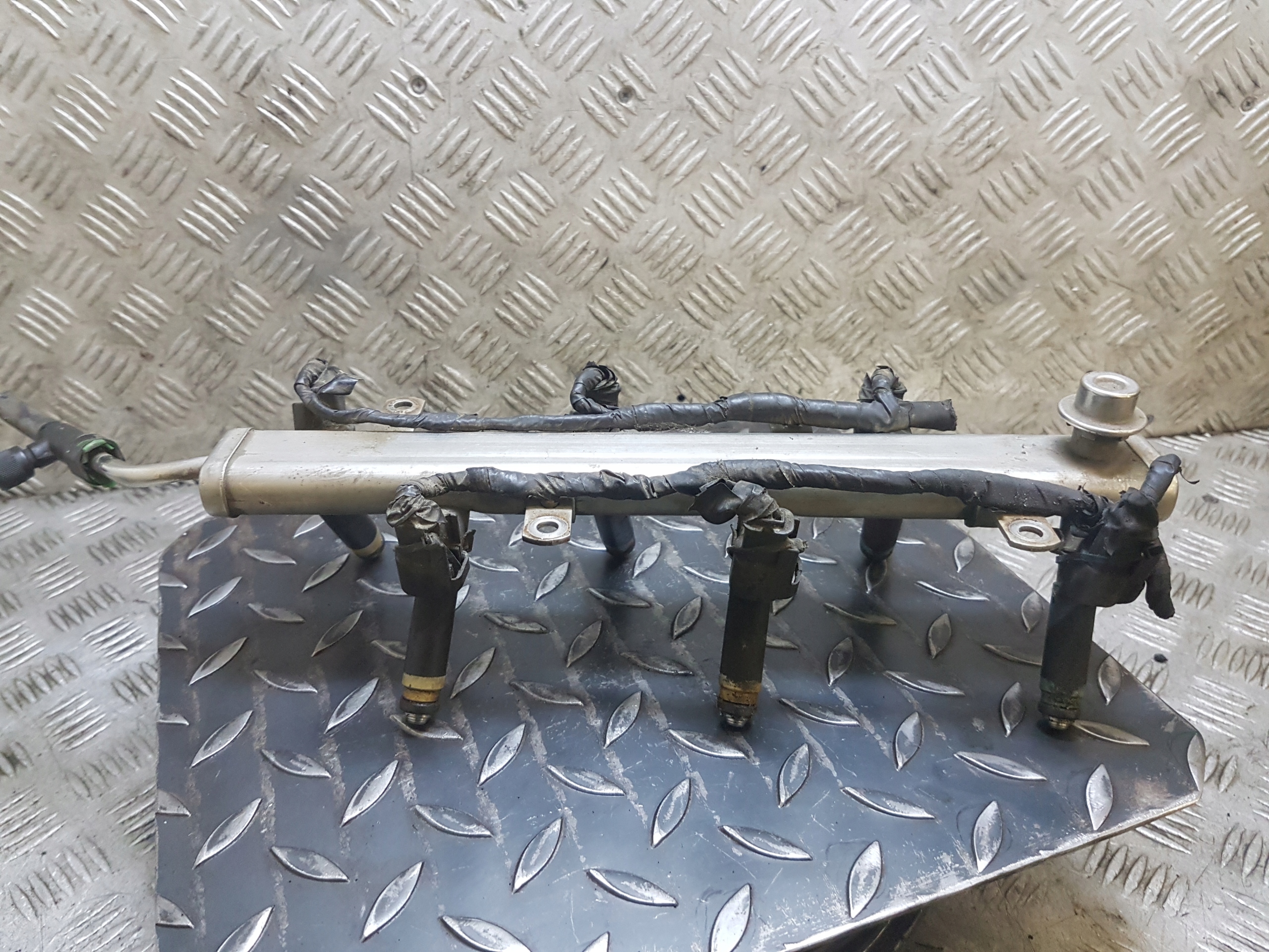 Kraftstoffverteiler Einspritzleiste DODGE GRAND CARAVAN 04861238AB
