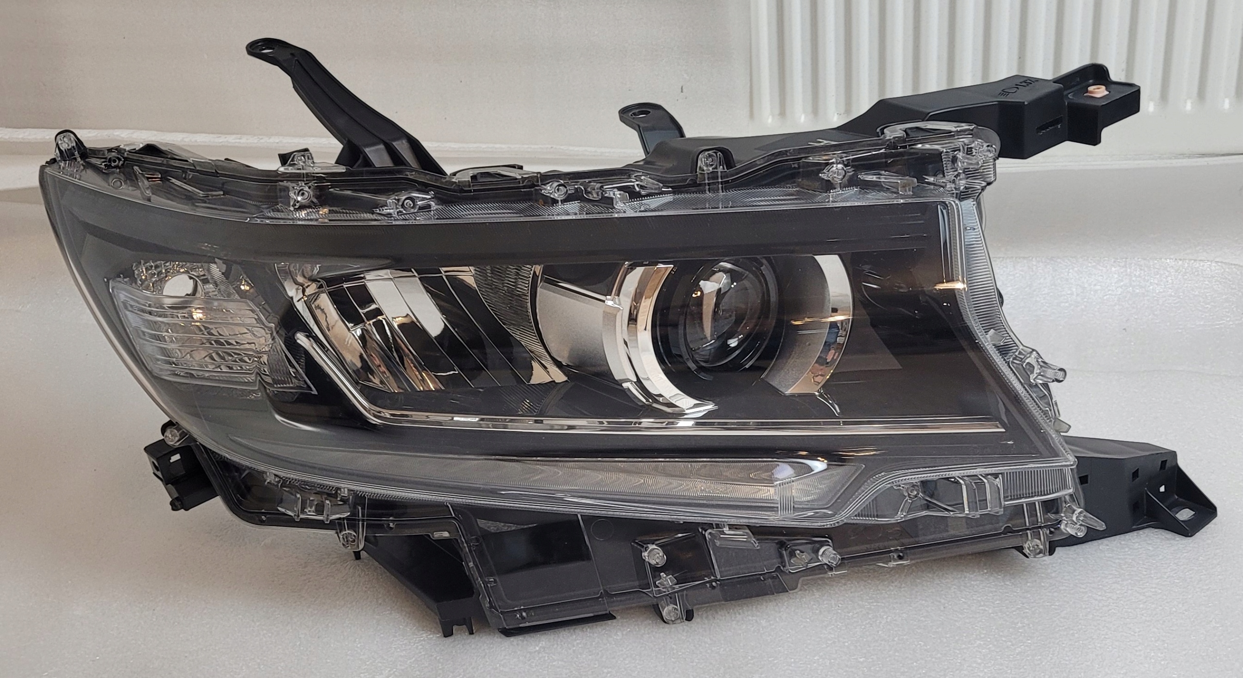 ФАРА ПРАВА ПЕРЕД ПЕРЕДНЯ TOYOTA LAND CRUISER J15 J150 РЕСТАЙЛІНГ 2018-