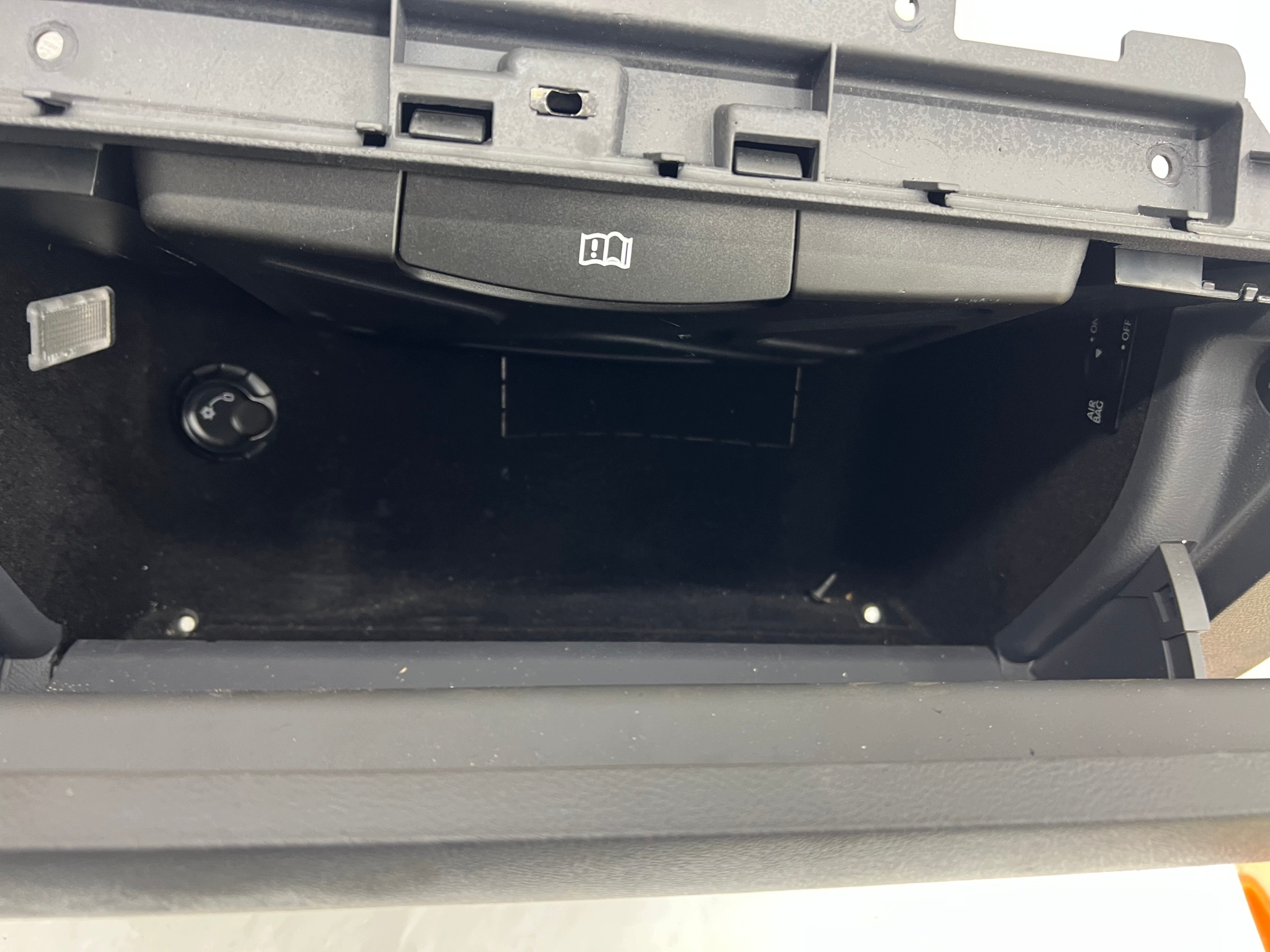 handschuhfach des beifahrers VW TOUAREG 7L6858904