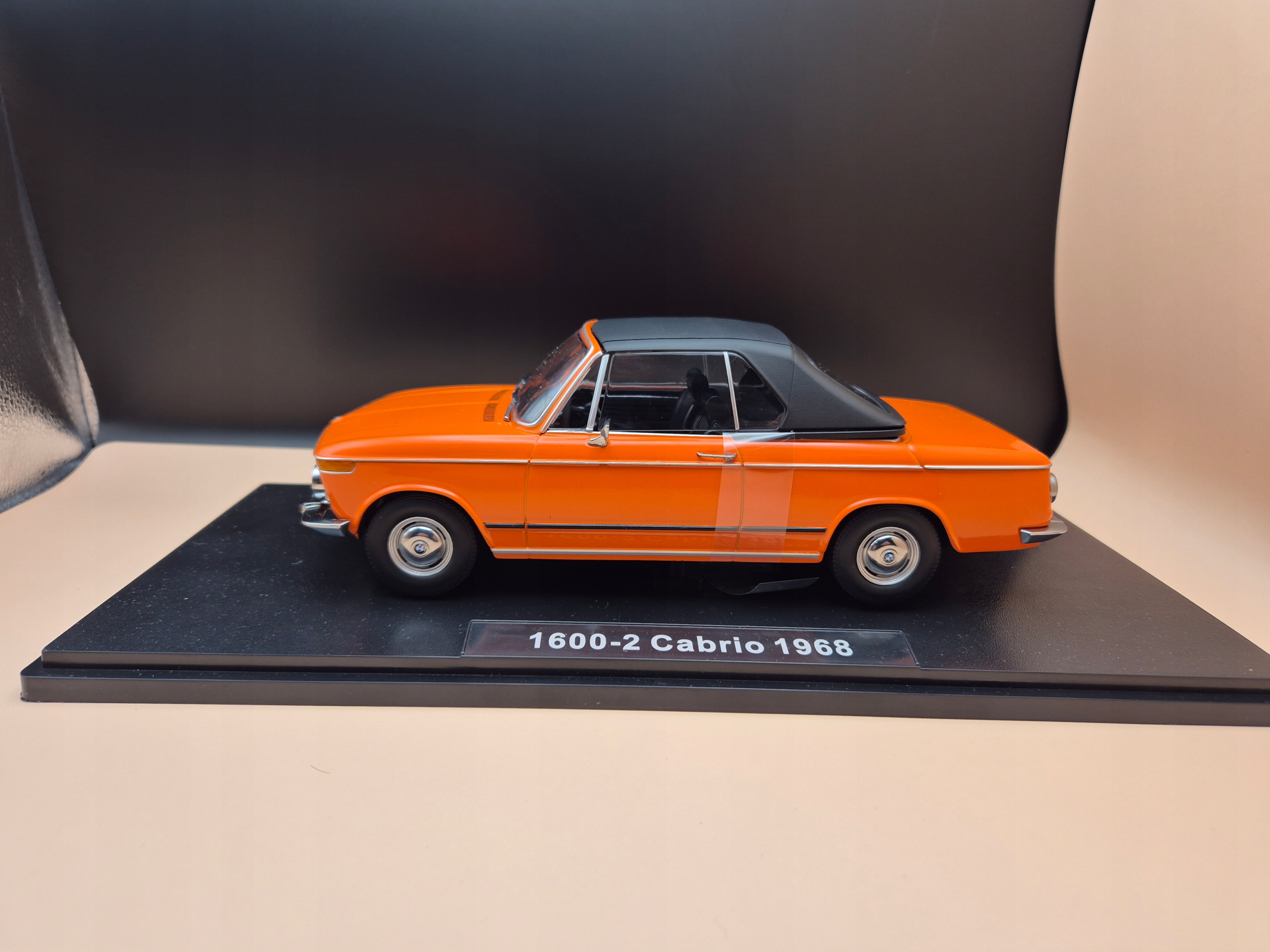 KK SCALE BMW 2002 Cabriolet 1971 ORANGE 1:18