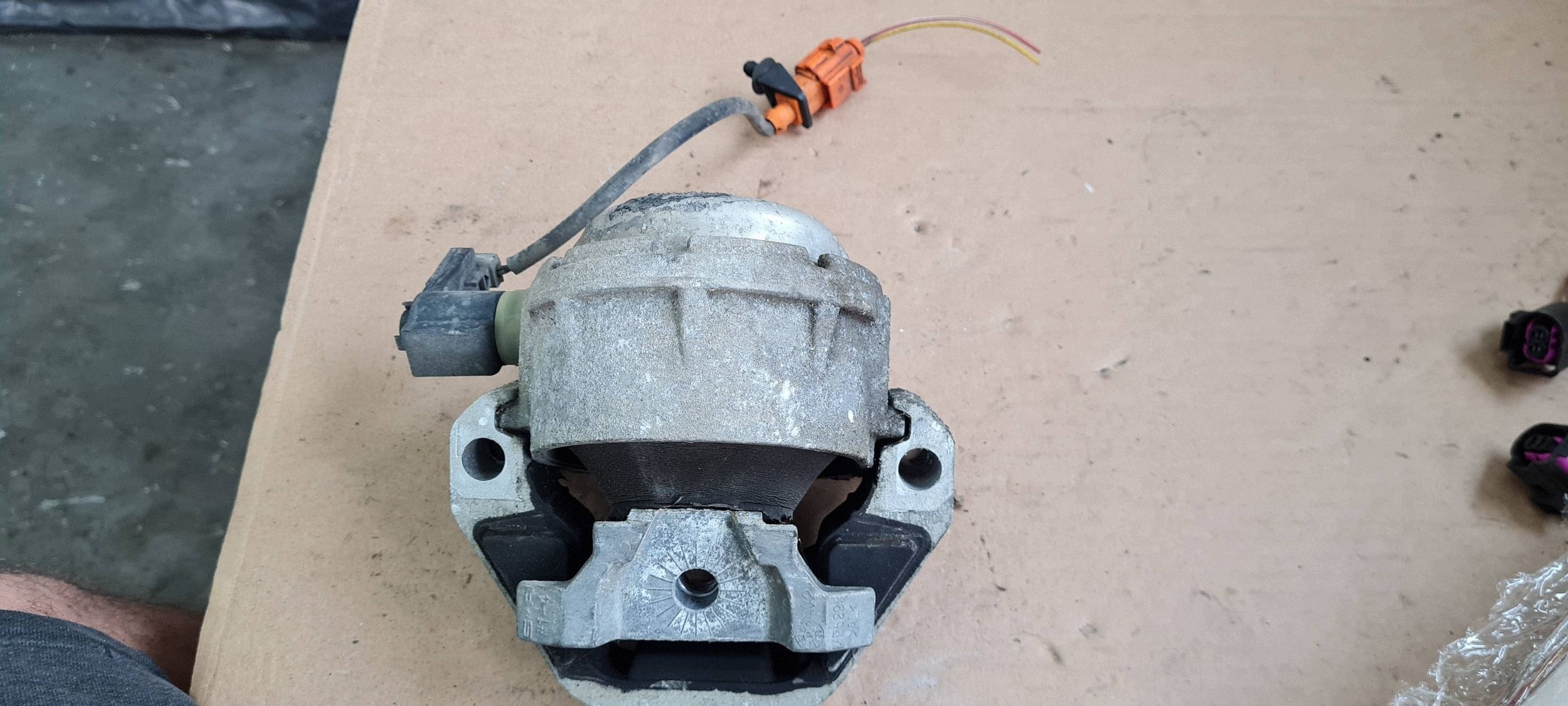 A7 4G engine mount right front 3.0 TDI CDU CLA 4G0199381LH A6 C7 4G