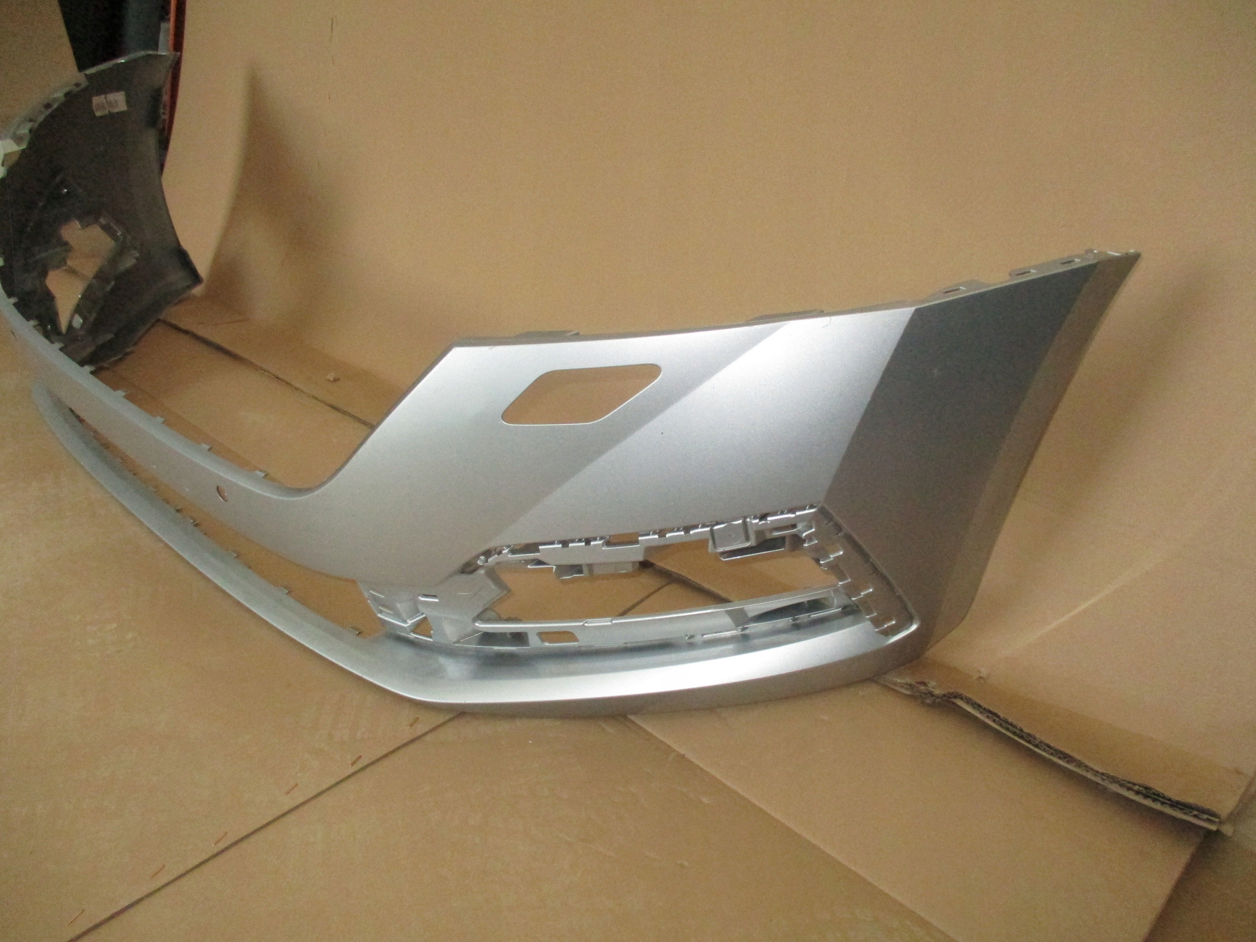 bumper front front Skoda Octavia IV 4 5E3807221 2 x PDC
