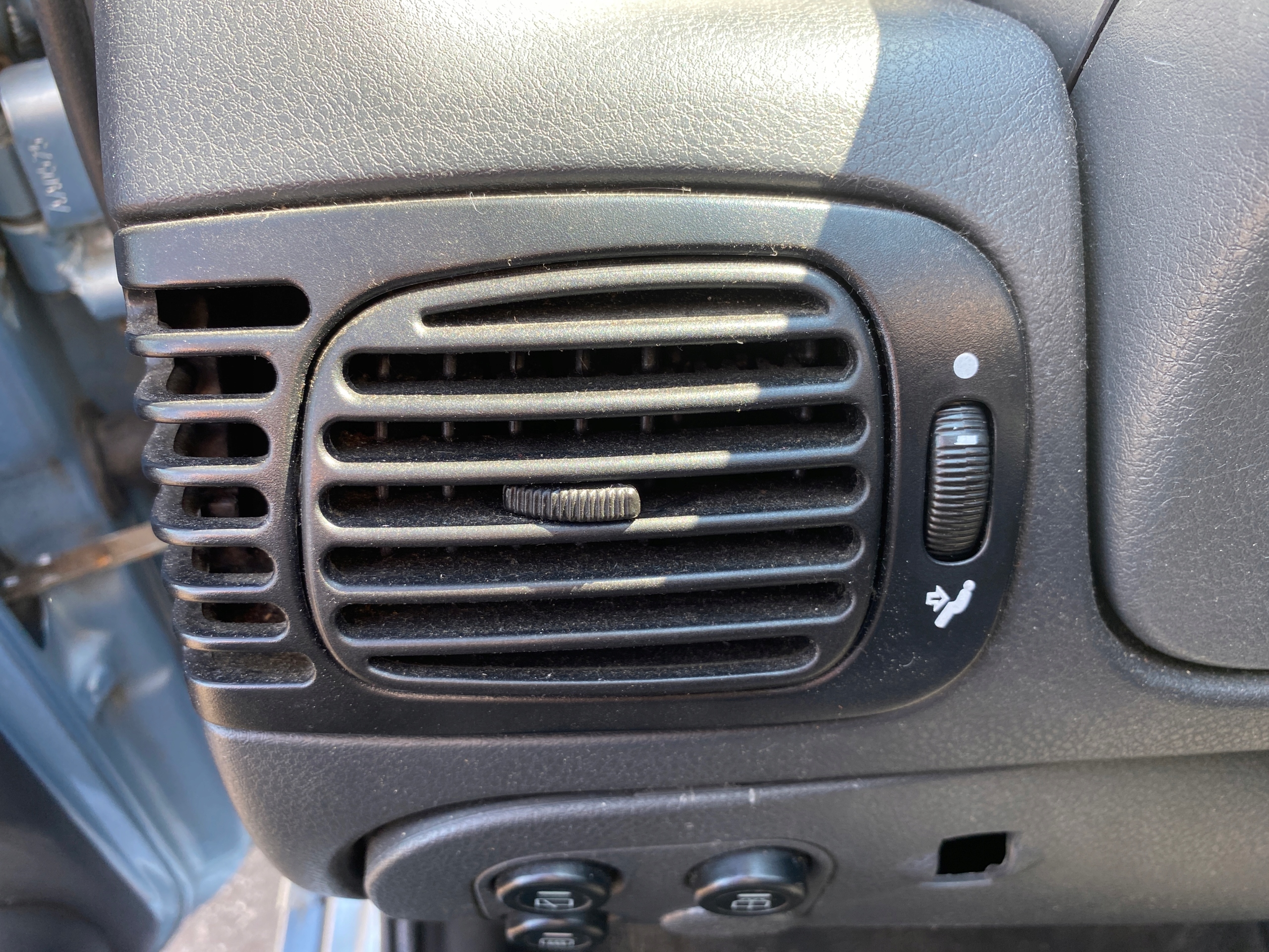 grid air conditioning devices air left driver´s Tata Indica FL 08-10